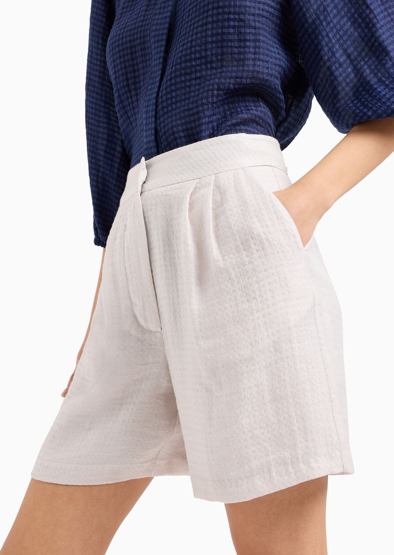 Darted Bermuda shorts in gingham-effect seersucker fabric - 5
