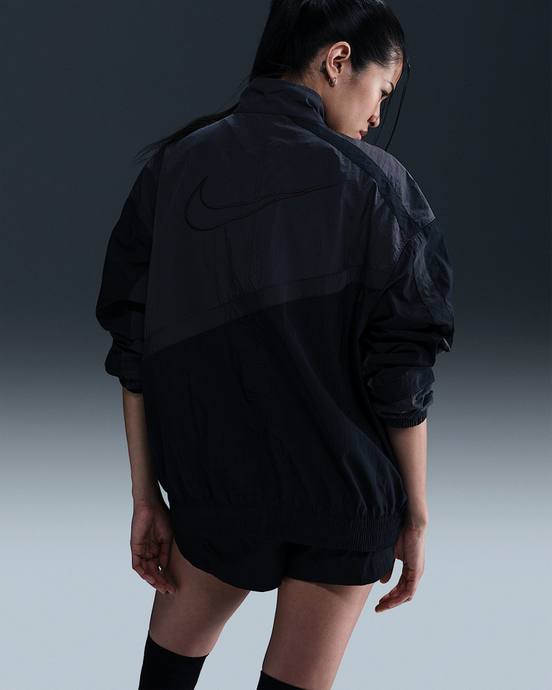 Nike Nike Sportswear Women's Oversized Woven Jacket outlook