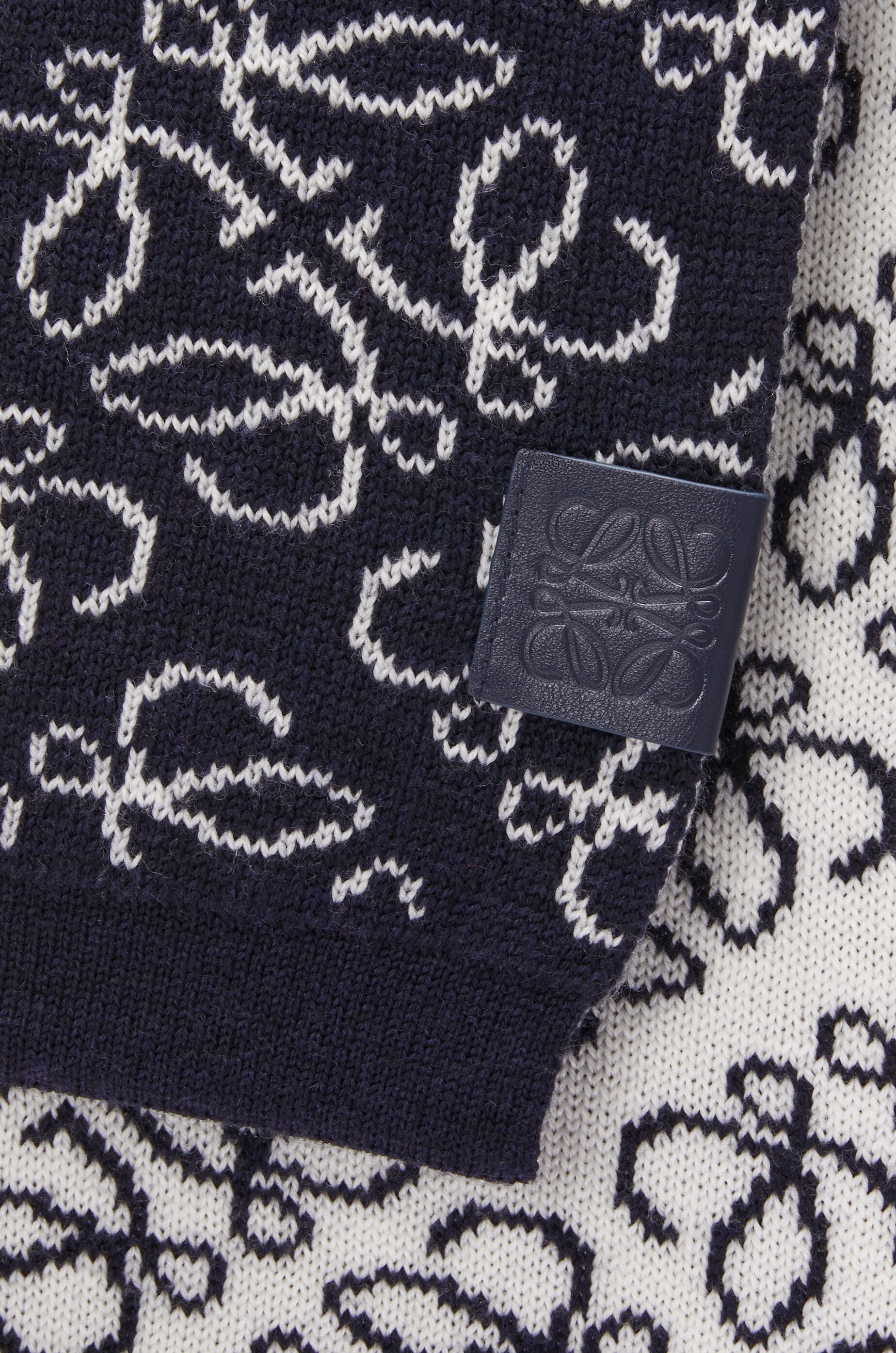 All-over Anagram scarf in wool - 6