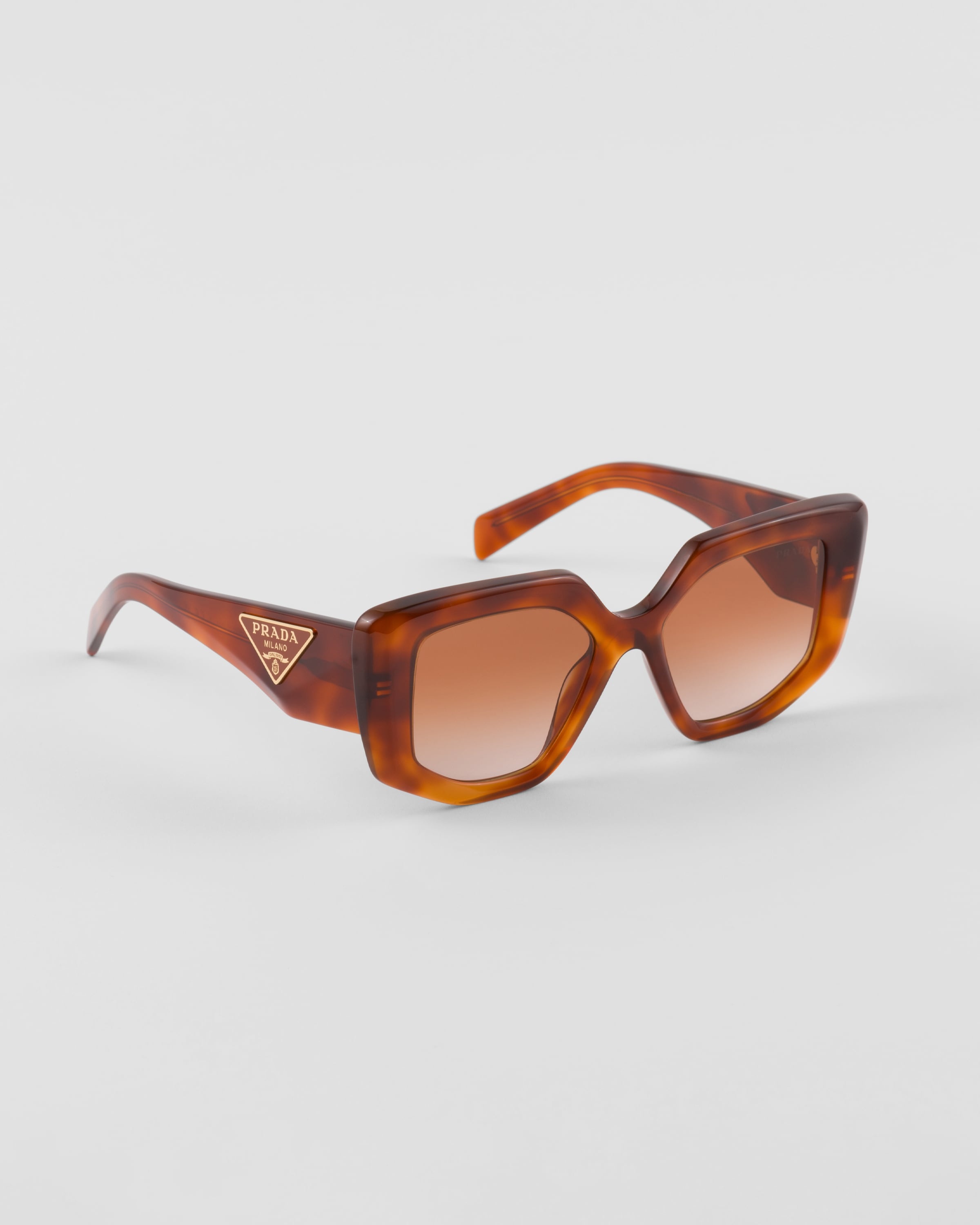 Sunglasses with the Prada logo - 3