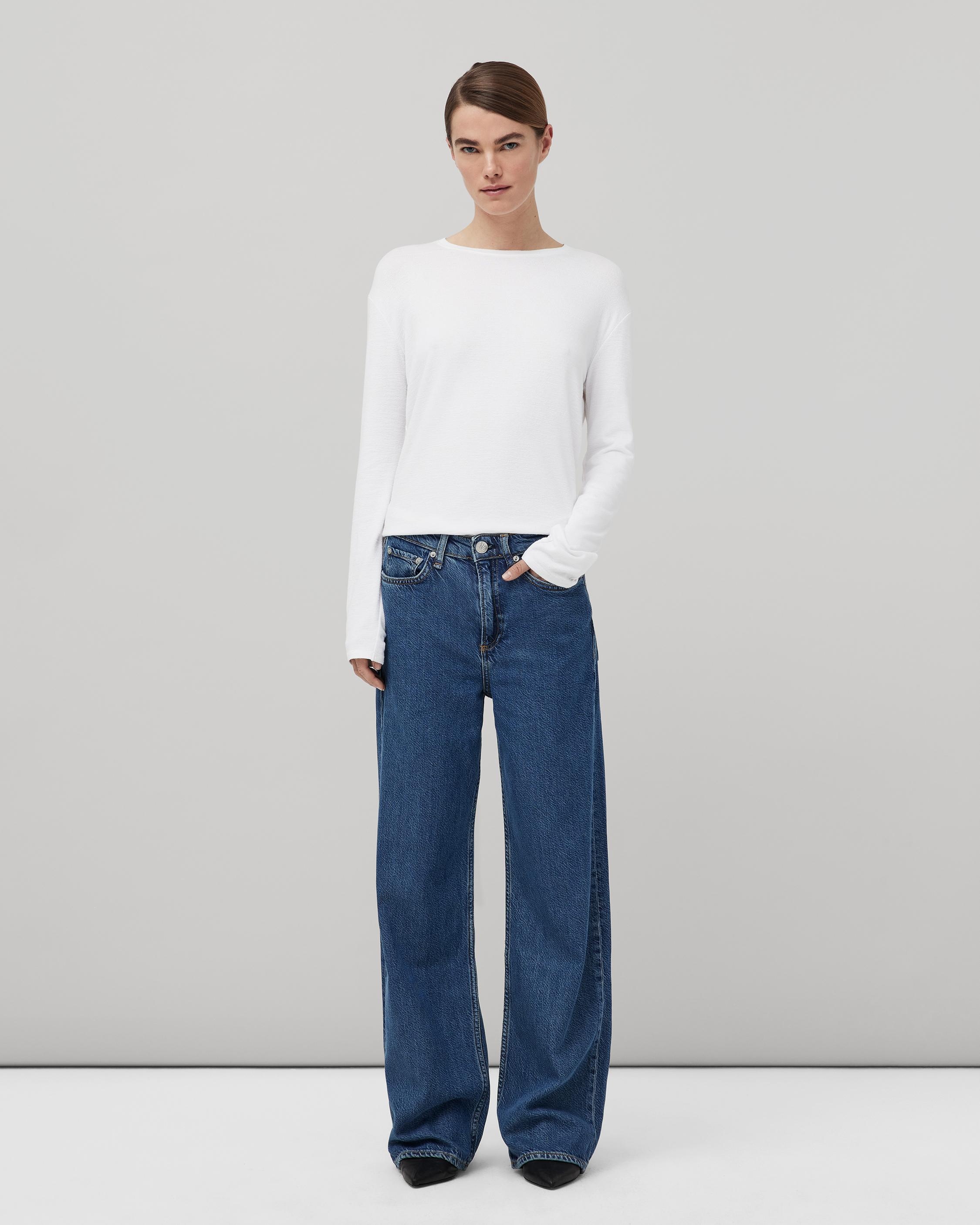Featherweight Logan Wide-Leg - Lily
Mid-Rise Featherweight Jean - 2