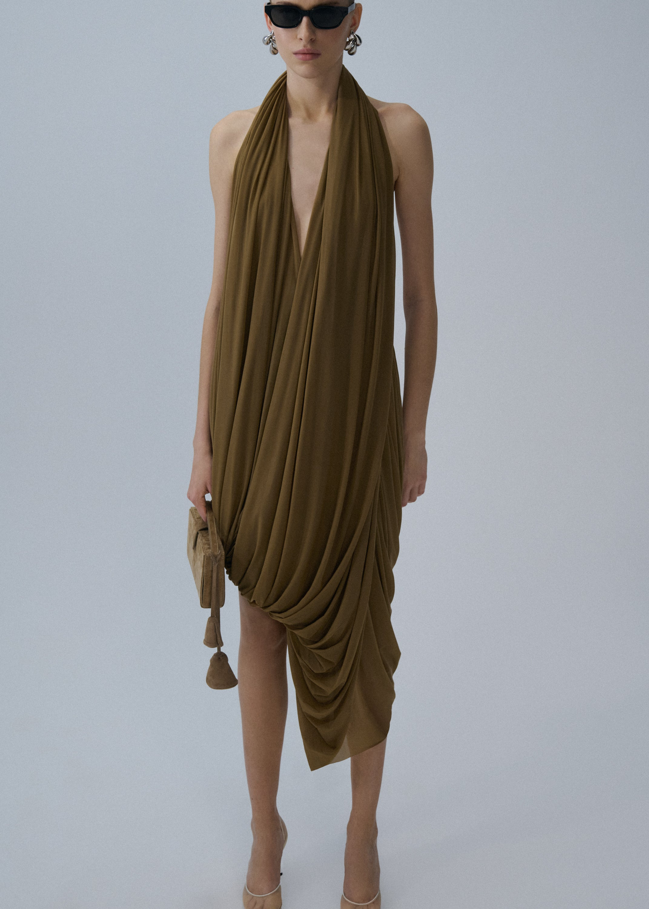Swathed halter midi dress in beige - 3