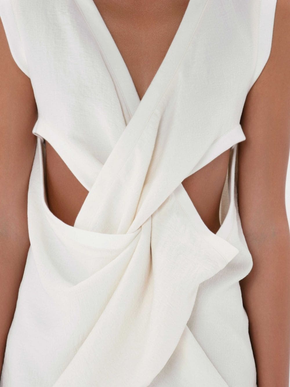 JWANDERSON  ホワイト ツイストフロントトップス JWANDERSON ホワイト ツイストフロントトップス