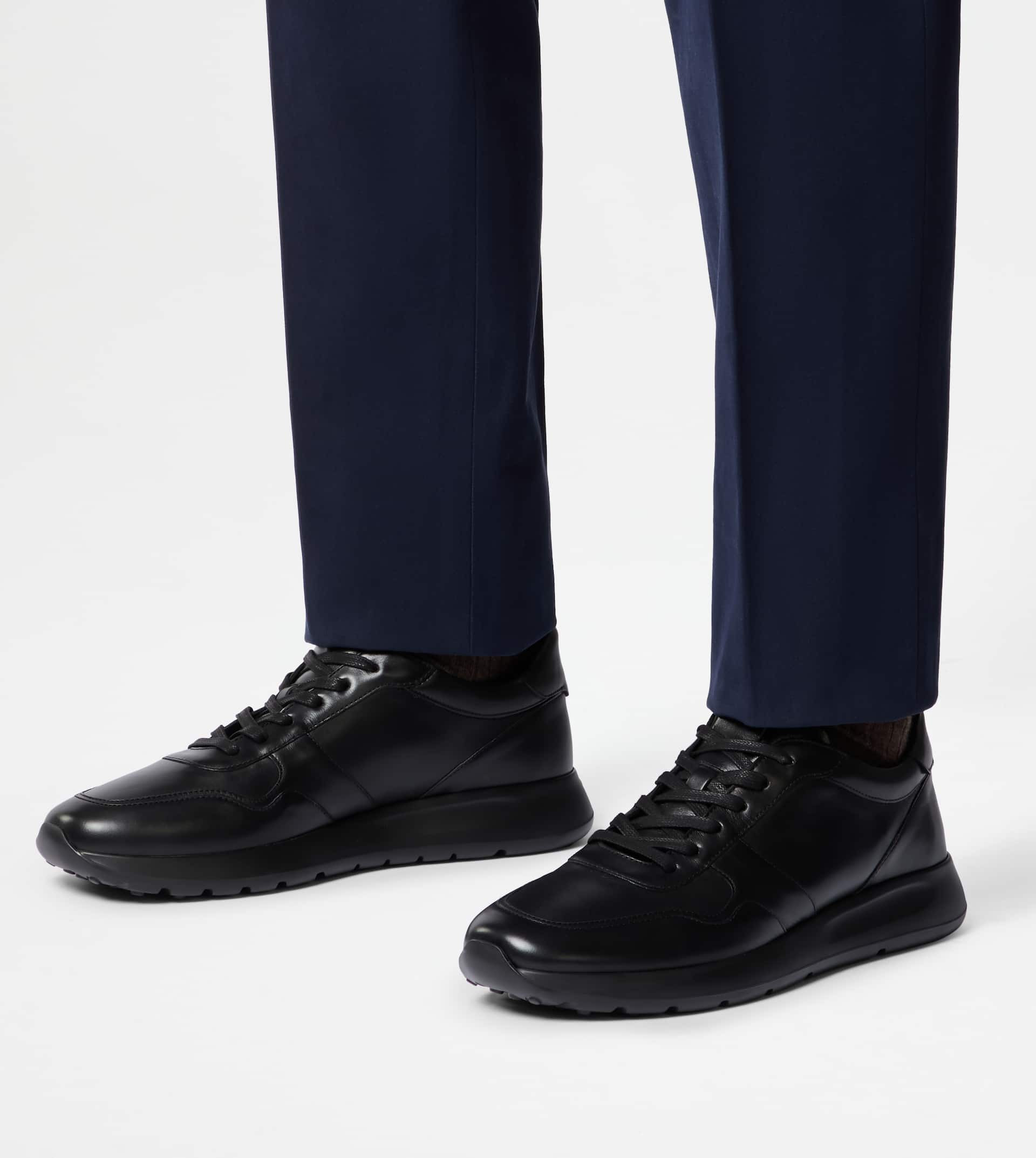 SNEAKERS IN LEATHER - BLACK - 7