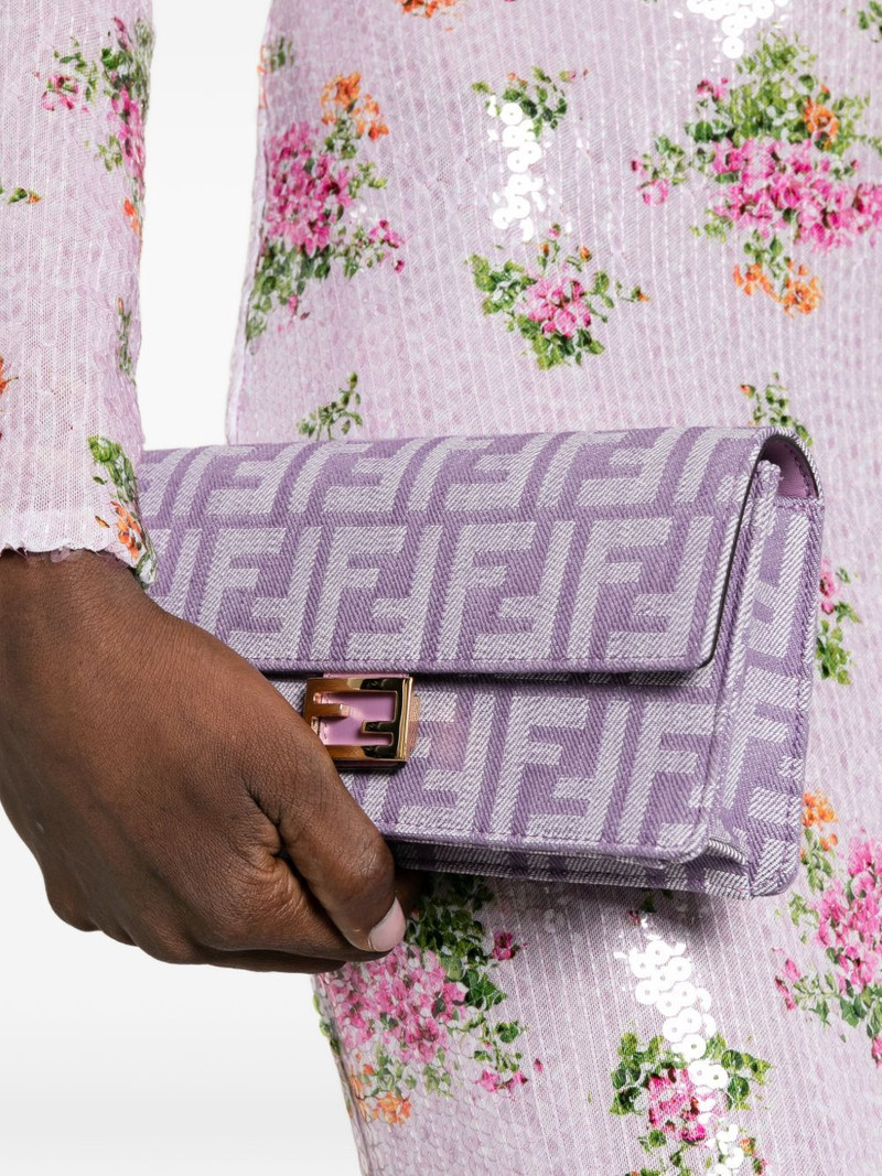 FENDI Baguette mini bag outlook