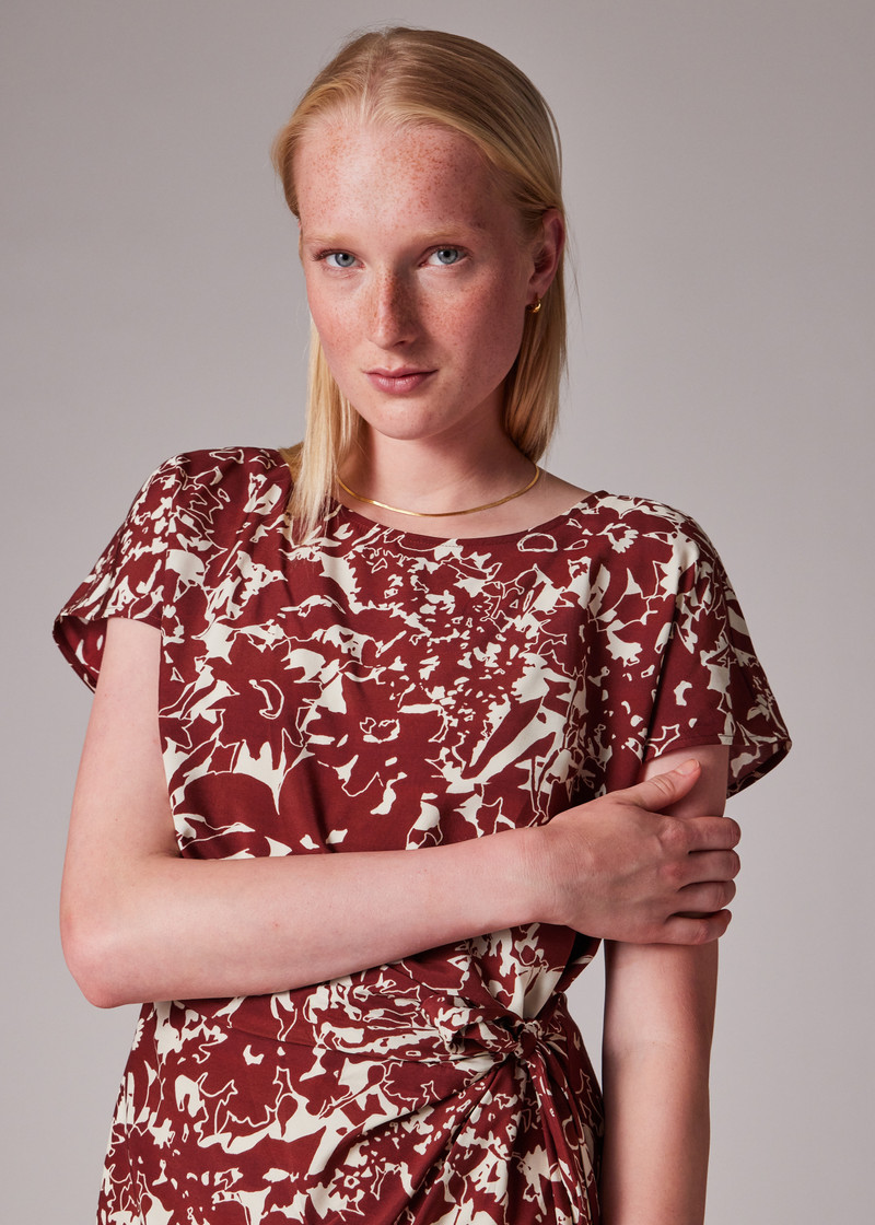 Women's Maroon and Ecru 'Avant Garden' Tie-Waist Midi Dress 4