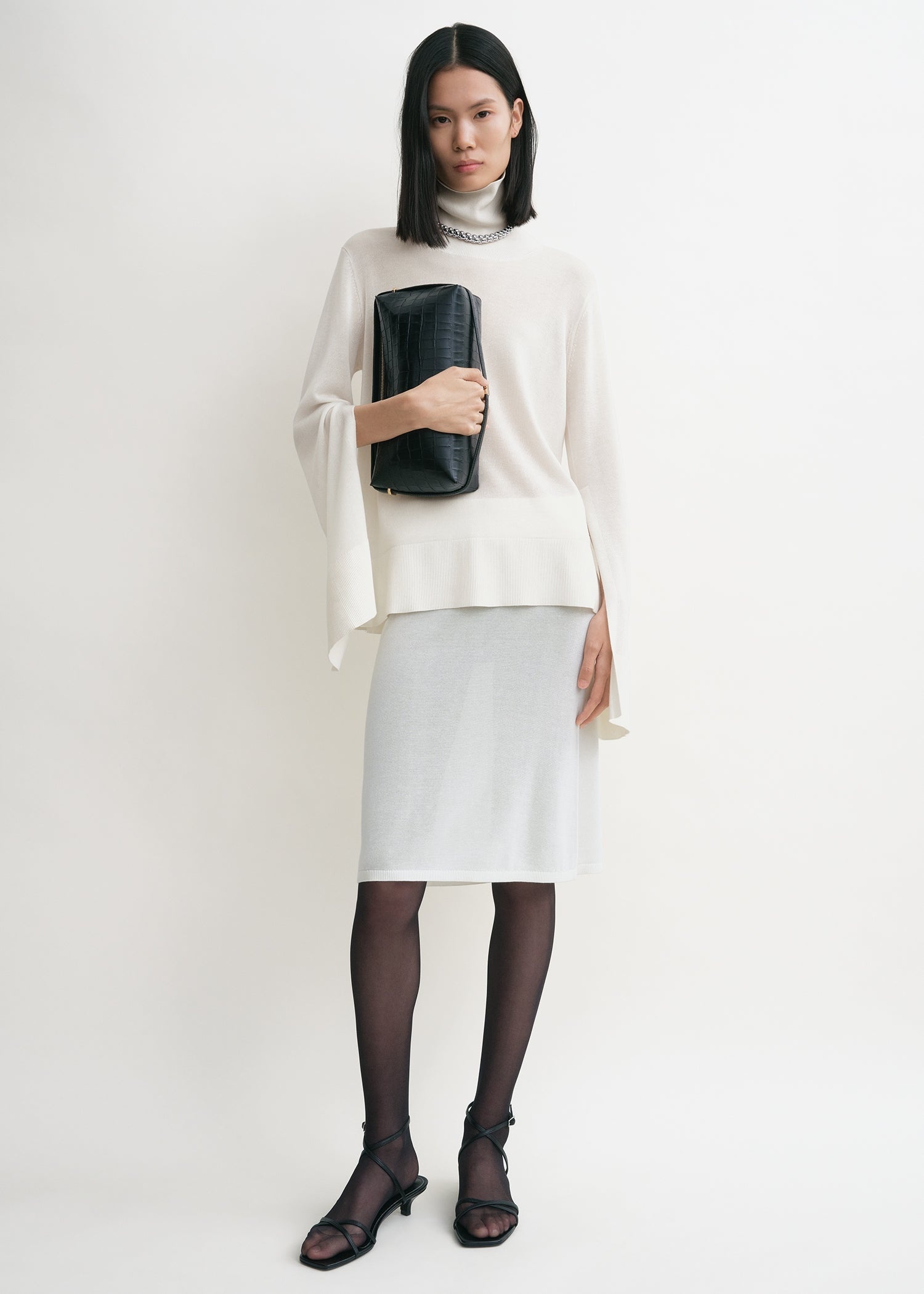 Slit sleeve turtleneck white - 2