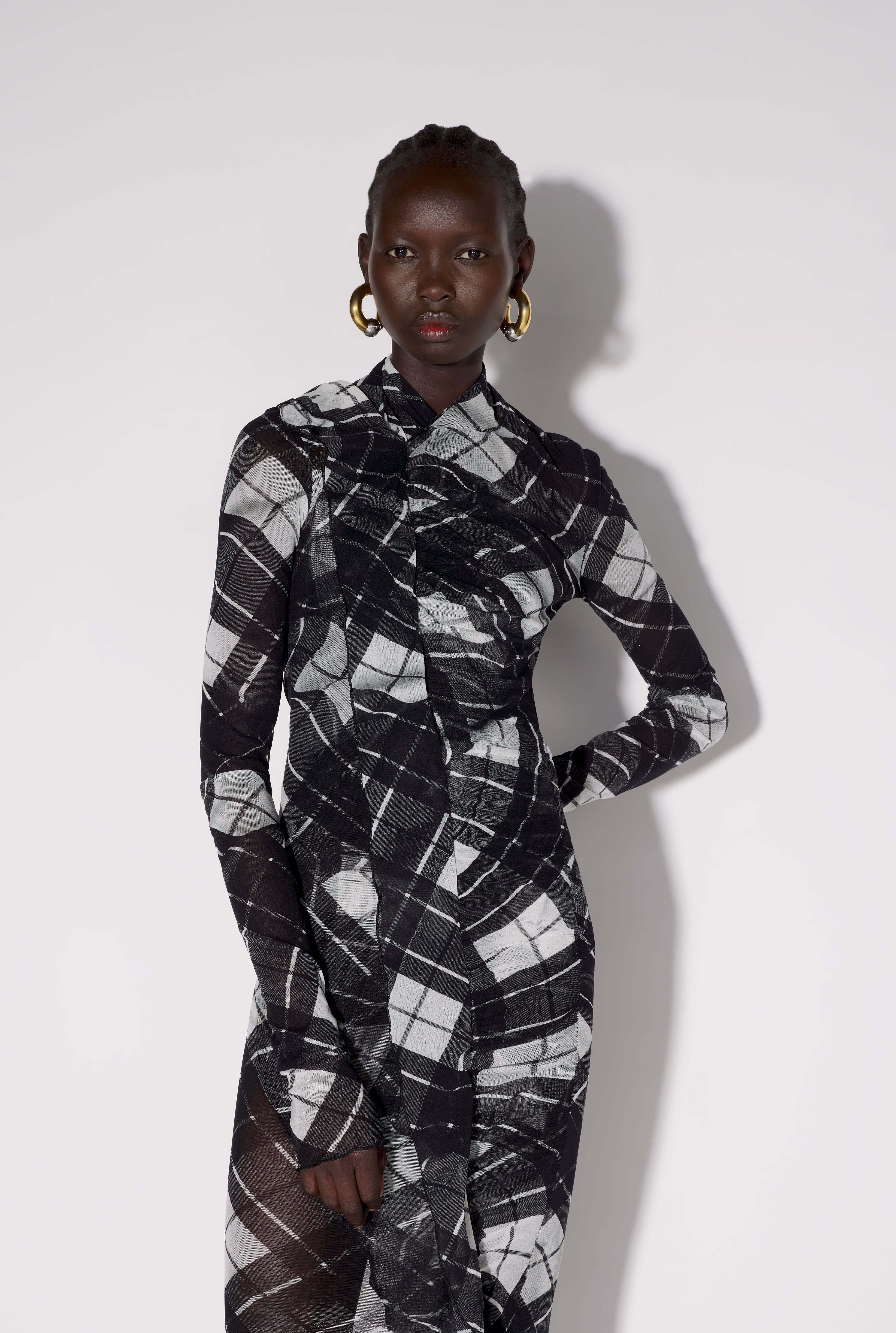 THE BLACK TARTAN DRESS - 4