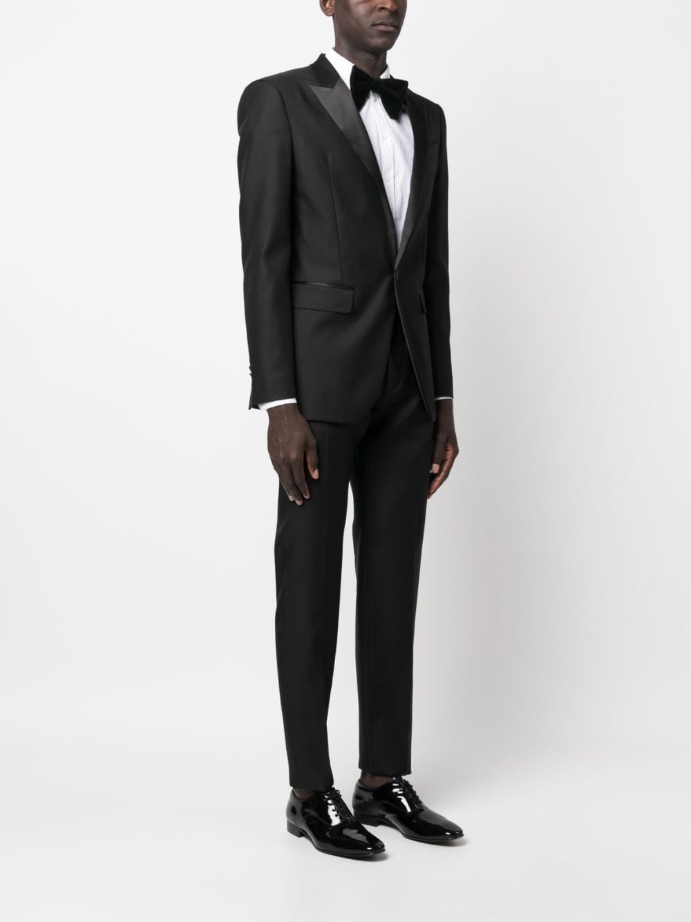 Black virgin wool and silk tuxedo suit with single-breasted blazer with silk satin lapels. - 5