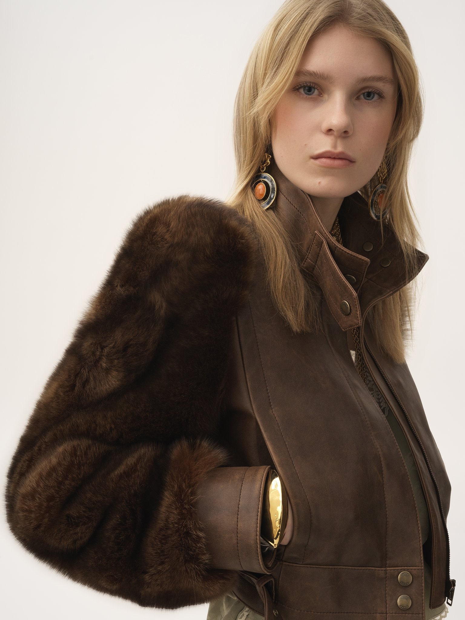 HIGH-NECK SHORT JACKET IN LEATHER - 4