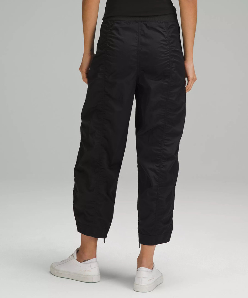 Front-Zip Mid-Rise Ruched Crop 3