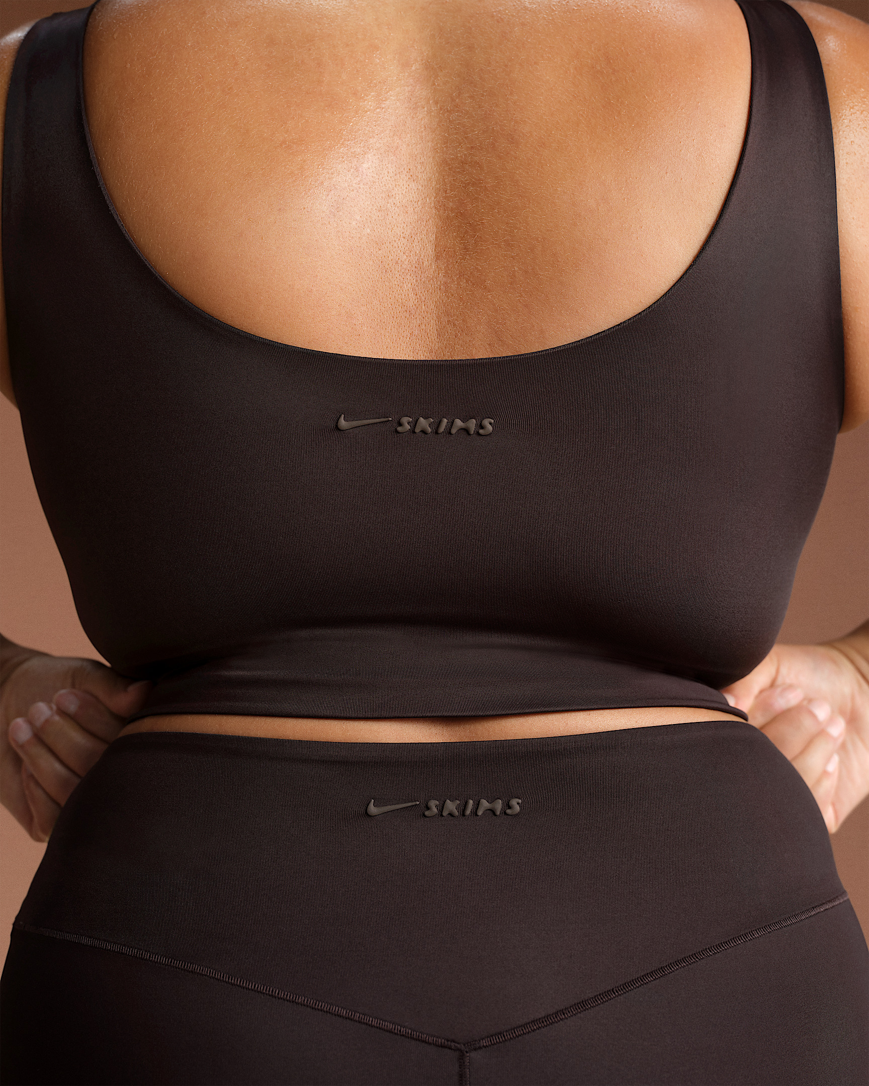 NikeSKIMS Shine Women's Scoop-Neck Bra Top - 10