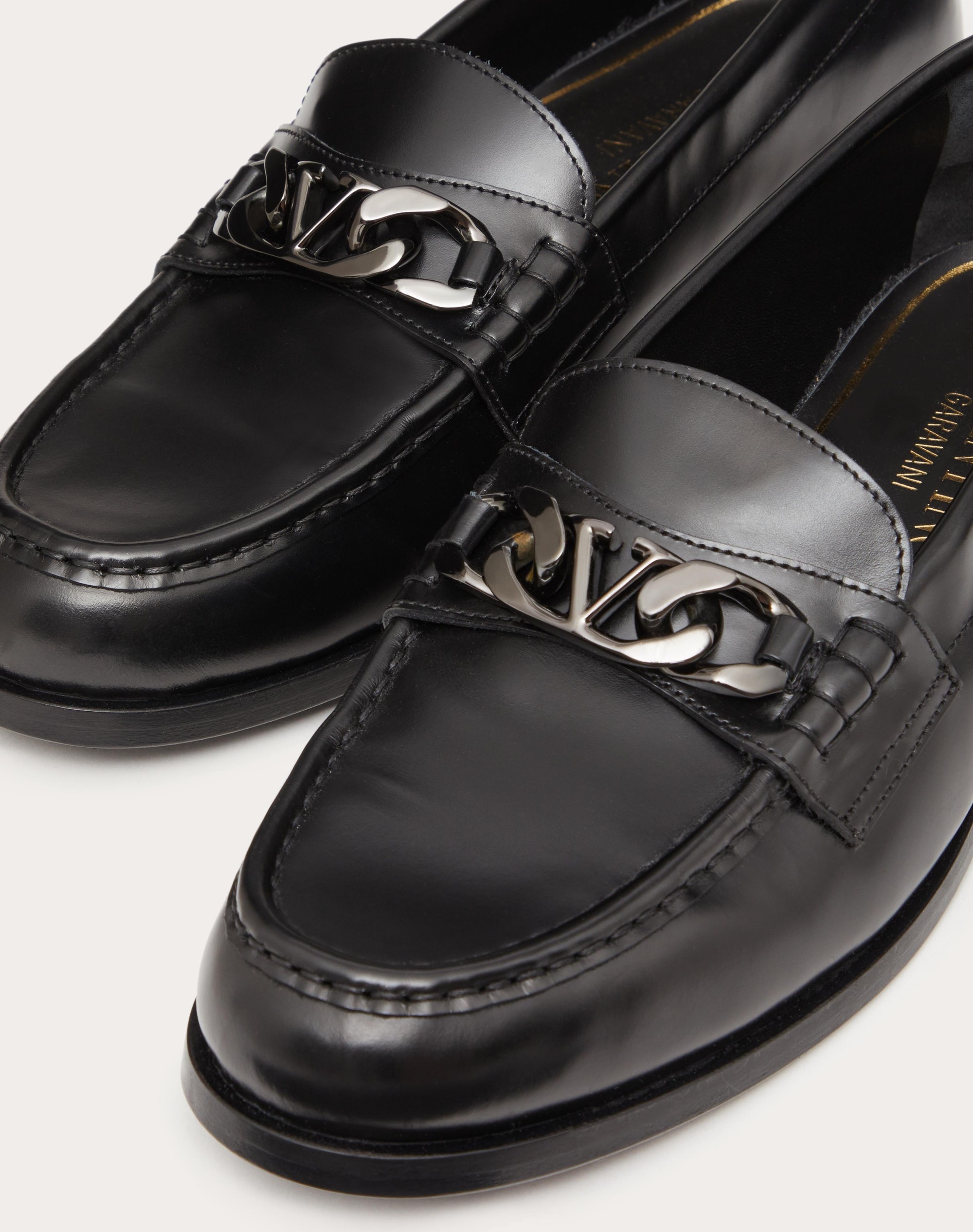 VLOGO CHAIN CALFSKIN LOAFER - 5