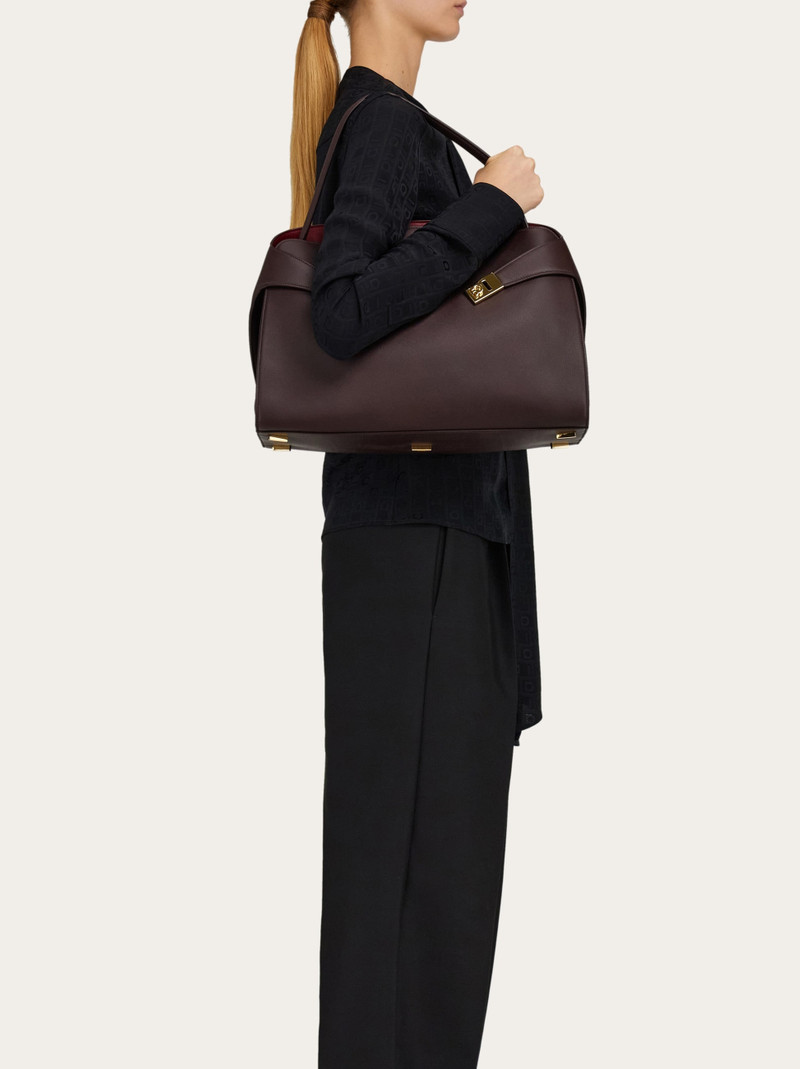 FERRAGAMO Hug Soft bicolor shoulder bag (M) outlook