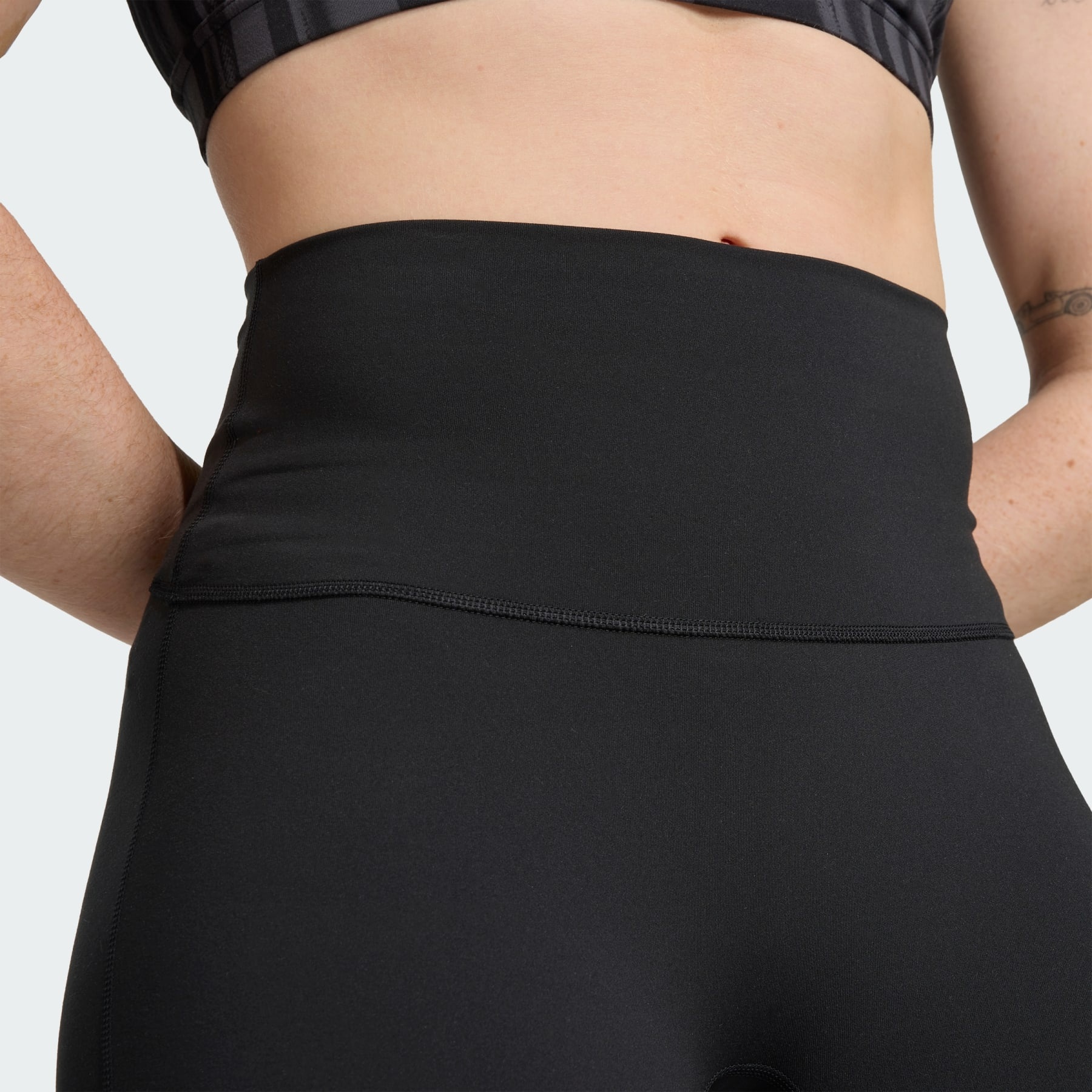 All-Me Sculpt Booty Short Leggings - 6