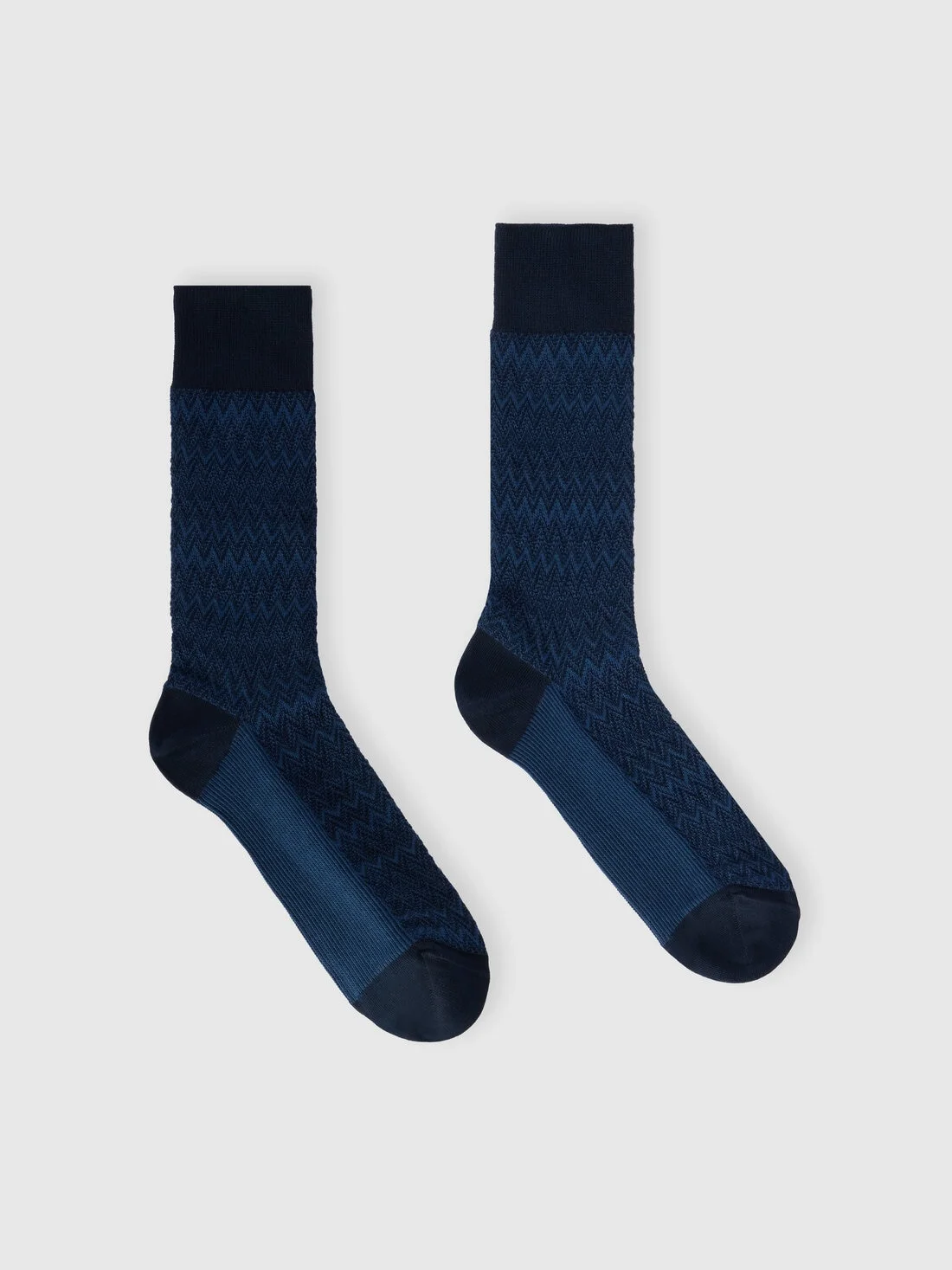 Mid-length cotton-blend 3D zigzag socks - 1