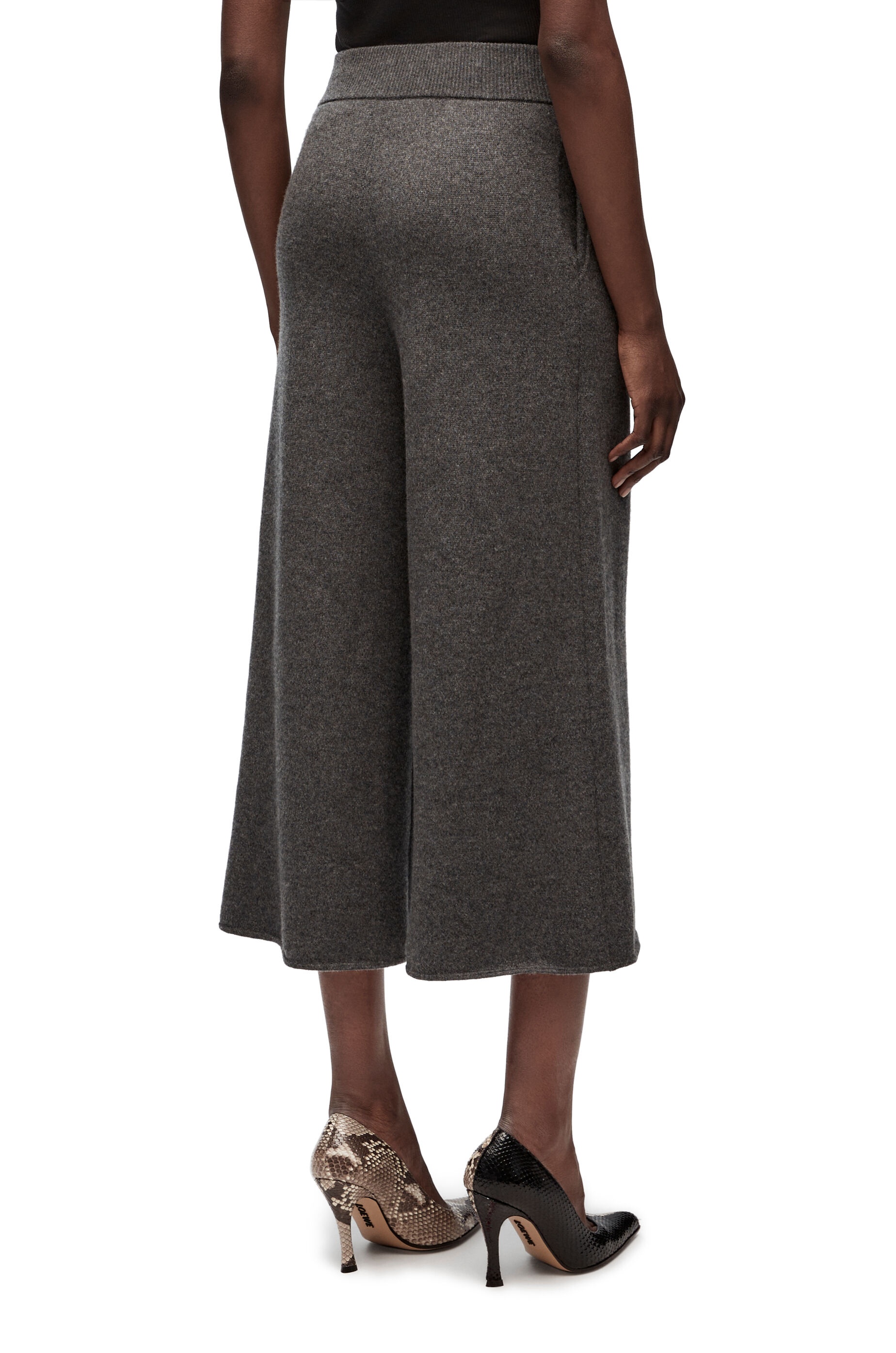 Cropped trousers in cashmere - 4