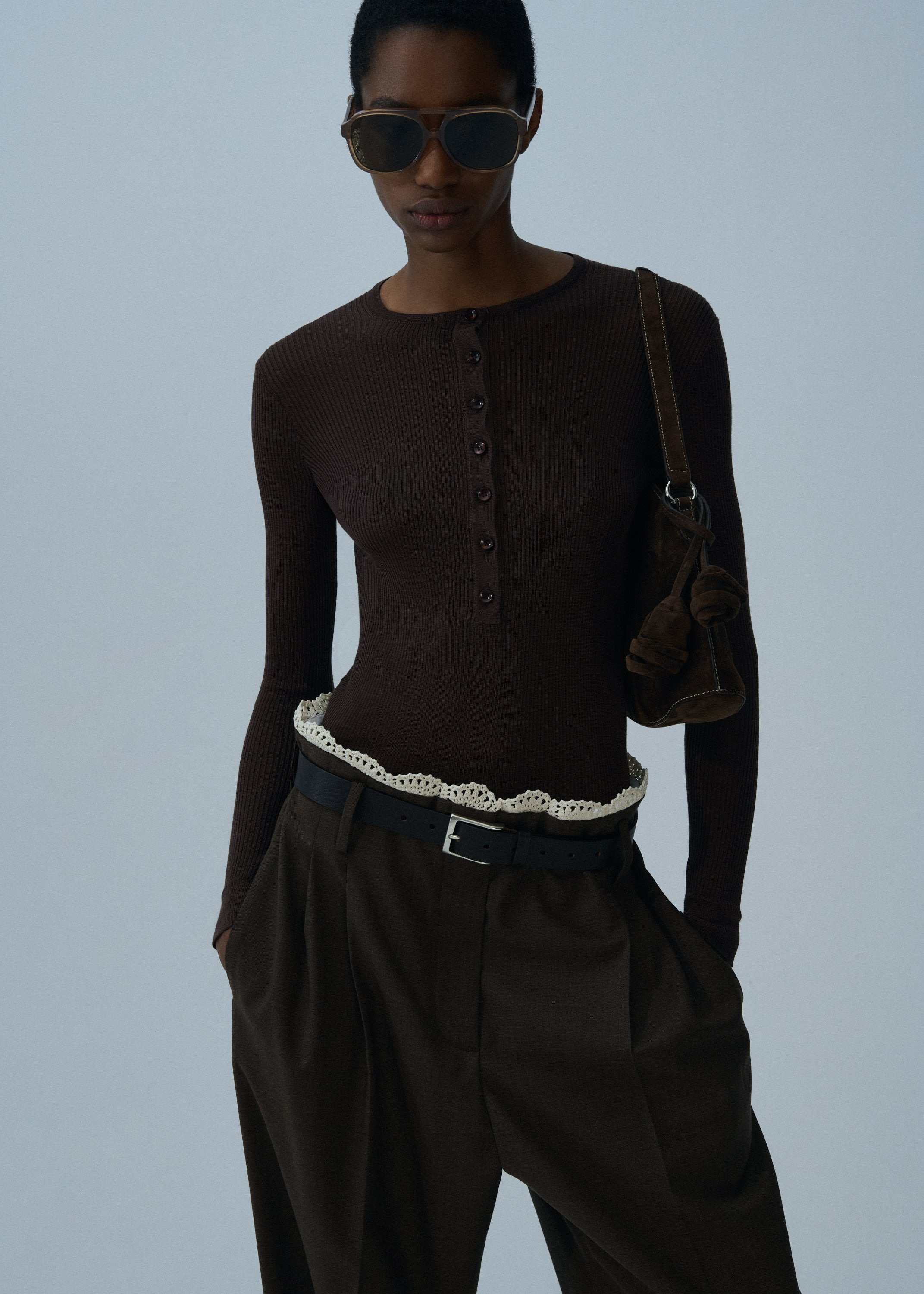 Lace-detail wool tapered trousers in brown - 4