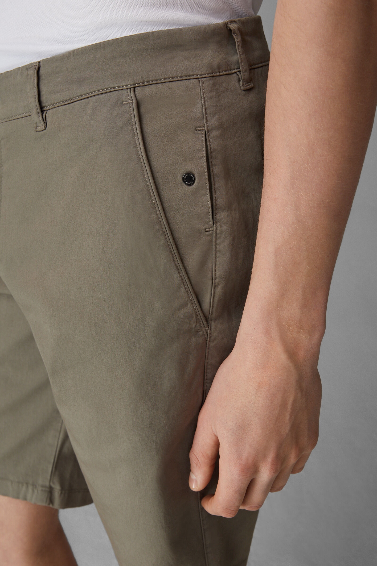 Miami Shorts in Khaki - 5