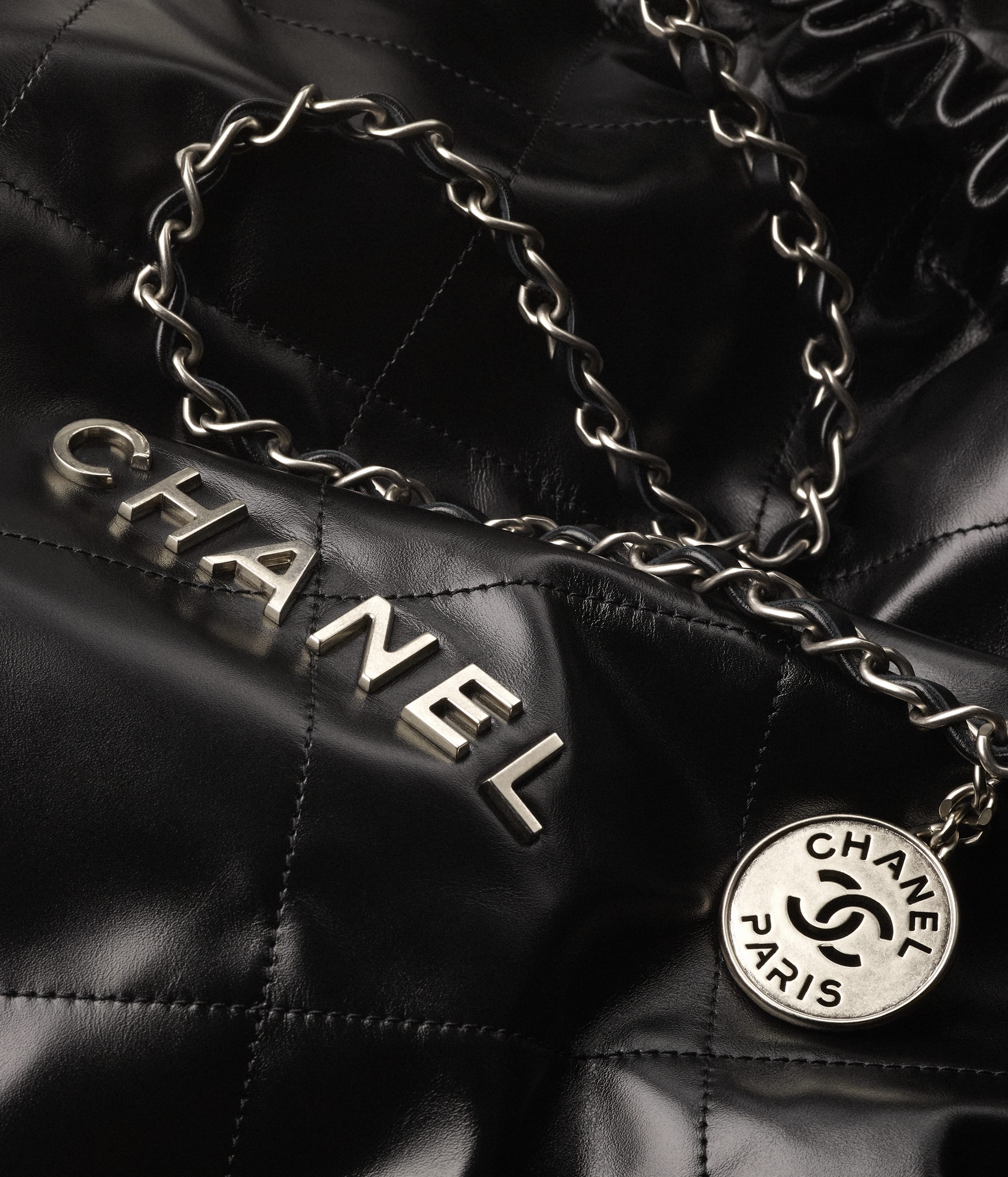 CHANEL 22 Handbag - 4