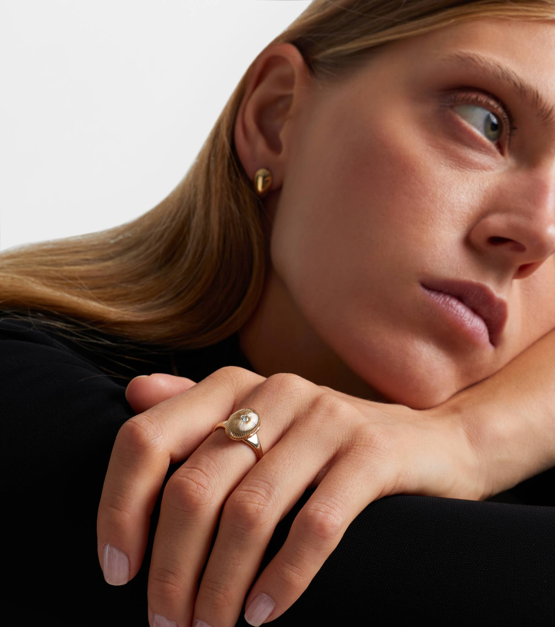 9kt gold ring with diamond - 3