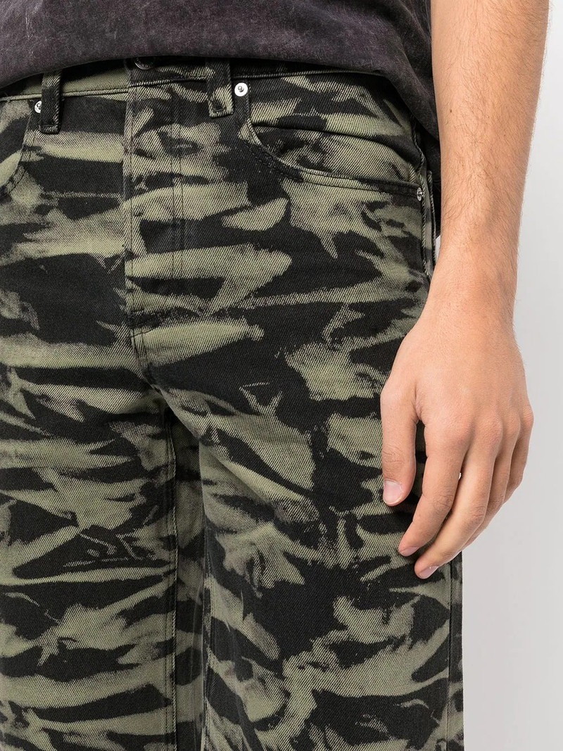 camouflage knee-length shorts 6