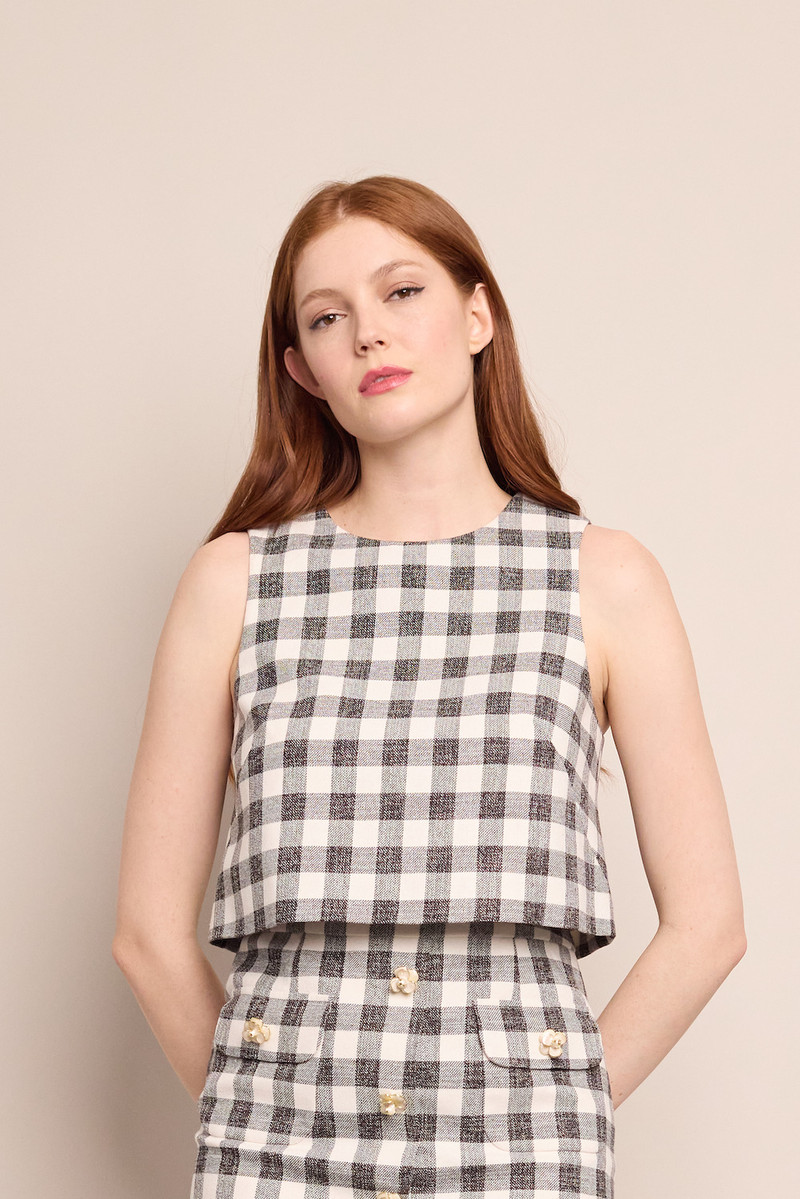 Cara Cara Debbie Top
Sleek and Sophisticated with a Monochromatic Grid Pattern outlook