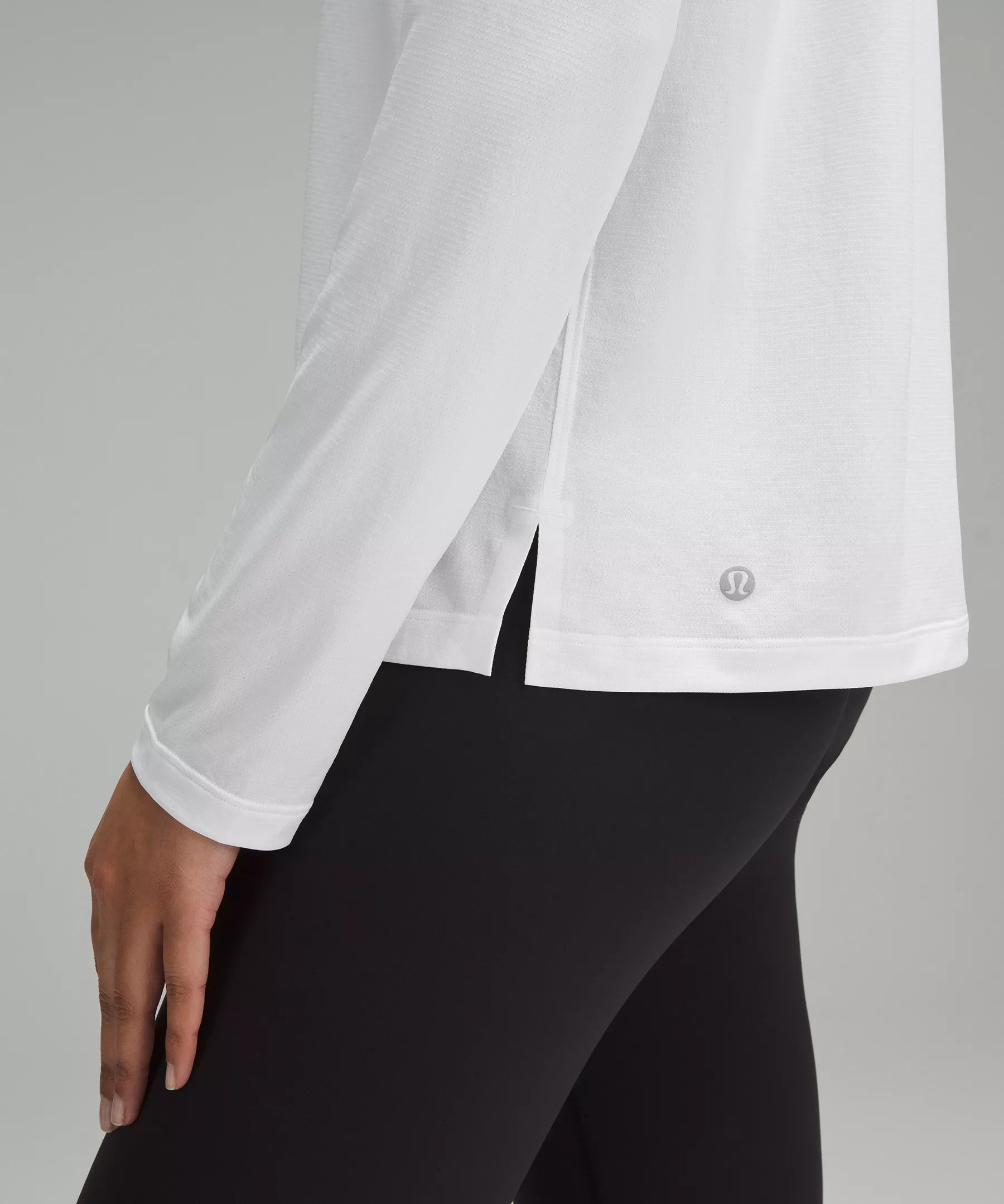 【lululemon】セール☆超軽量 Ultralight Hip-Length 長袖シャツ Lululemon Ultralight Hip-Length Long-Sleeve Shirt - White