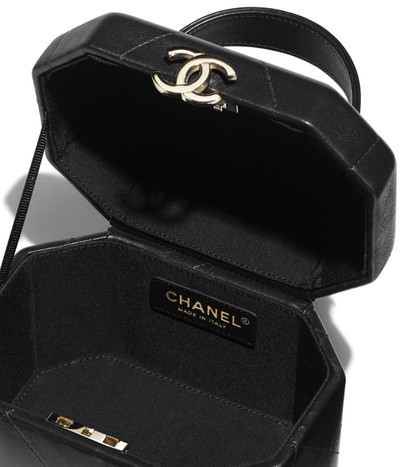 CHANEL Small Vanity Case outlook