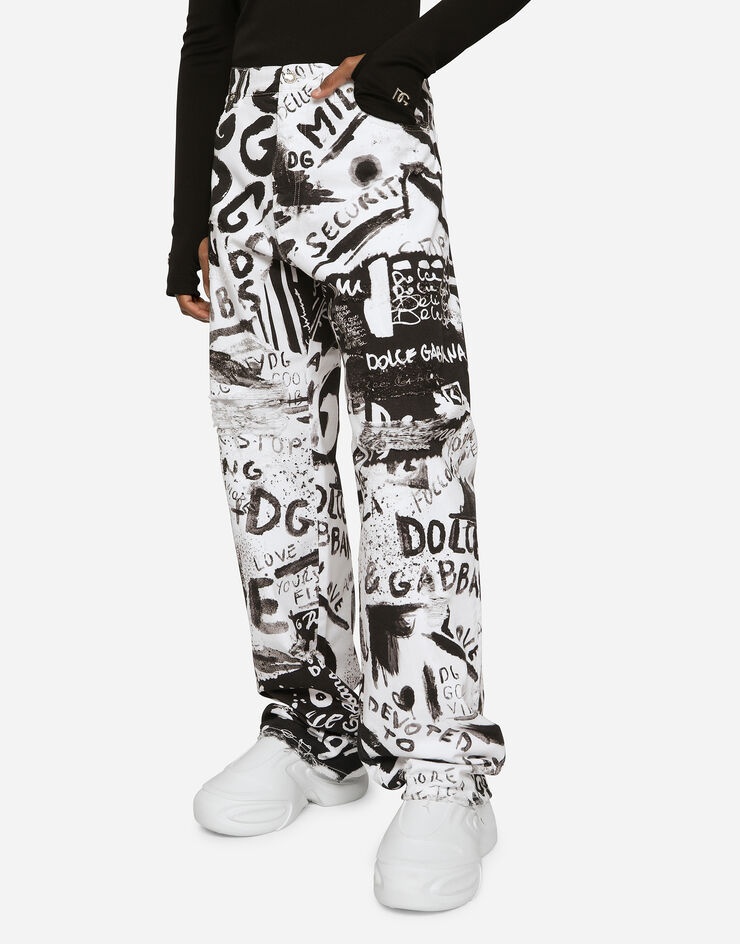Oversize graffiti-print jeans - 4