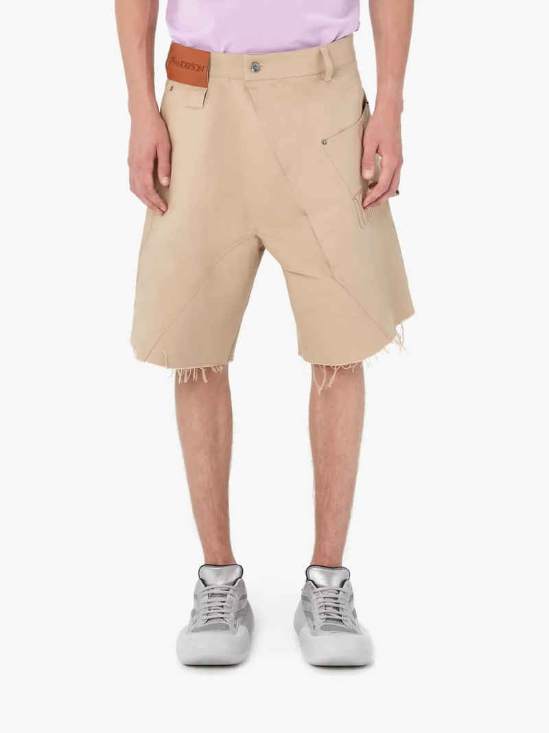 JW Anderson TWISTED CHINO SHORTS outlook