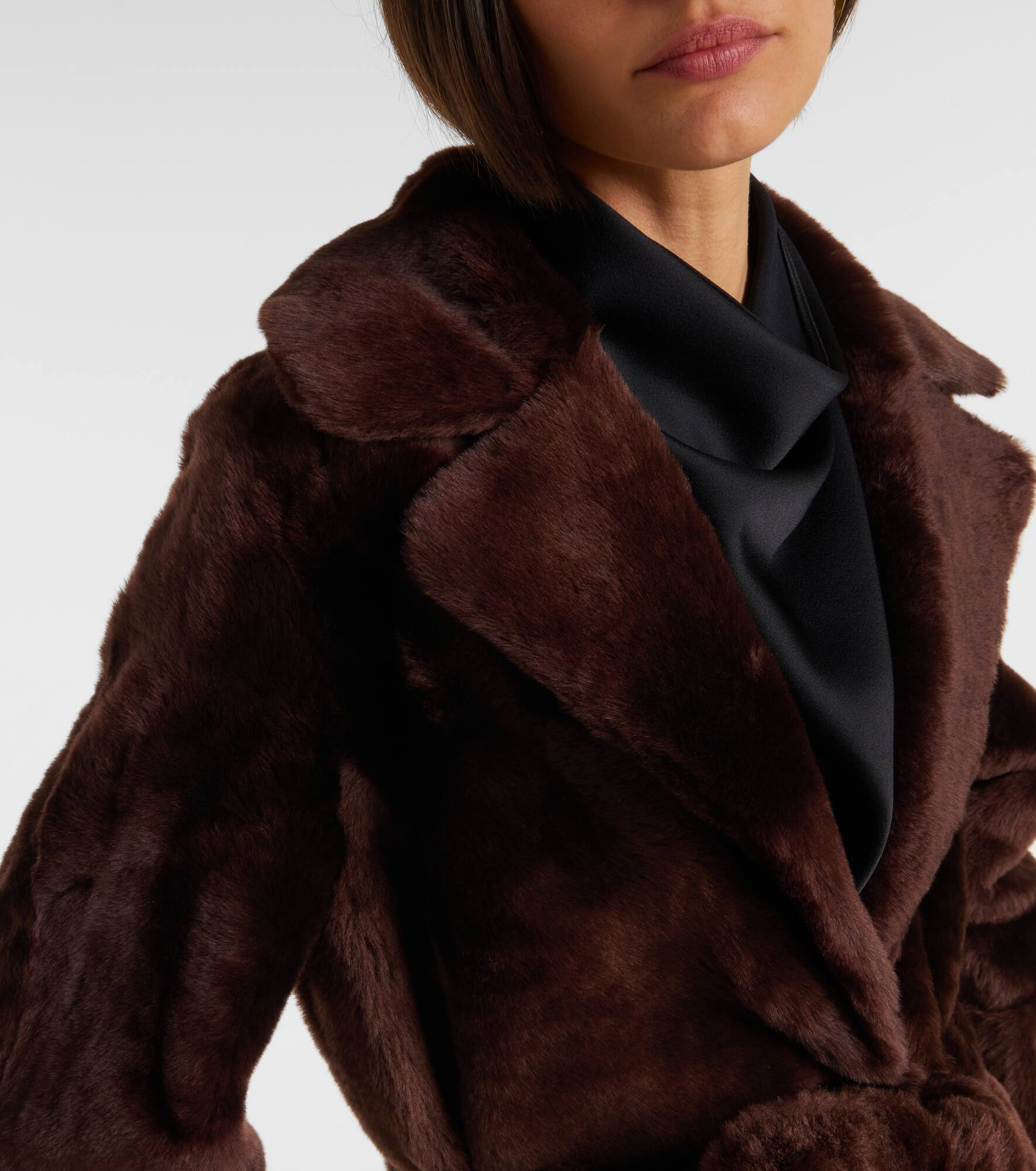 Belted reversible shearling coat - 4