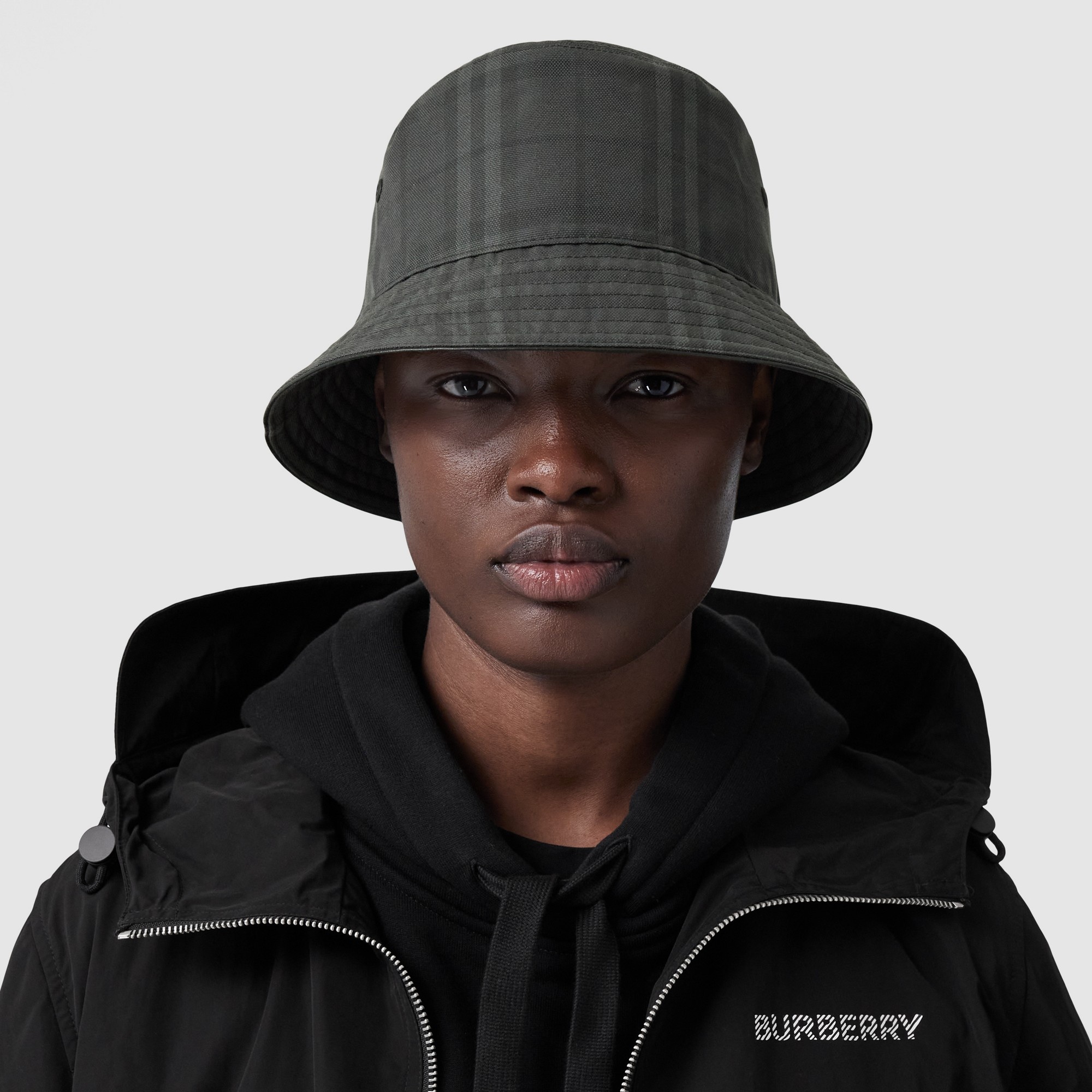 Burberry Vintage Check Cotton Bucket Hat | REVERSIBLE