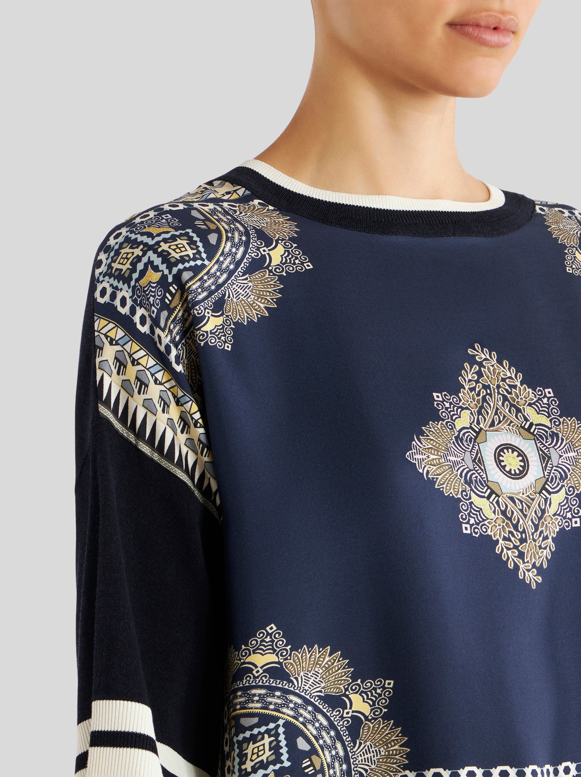 SHORT-SLEEVED JUMPER WITH SILK INSERT - 3
