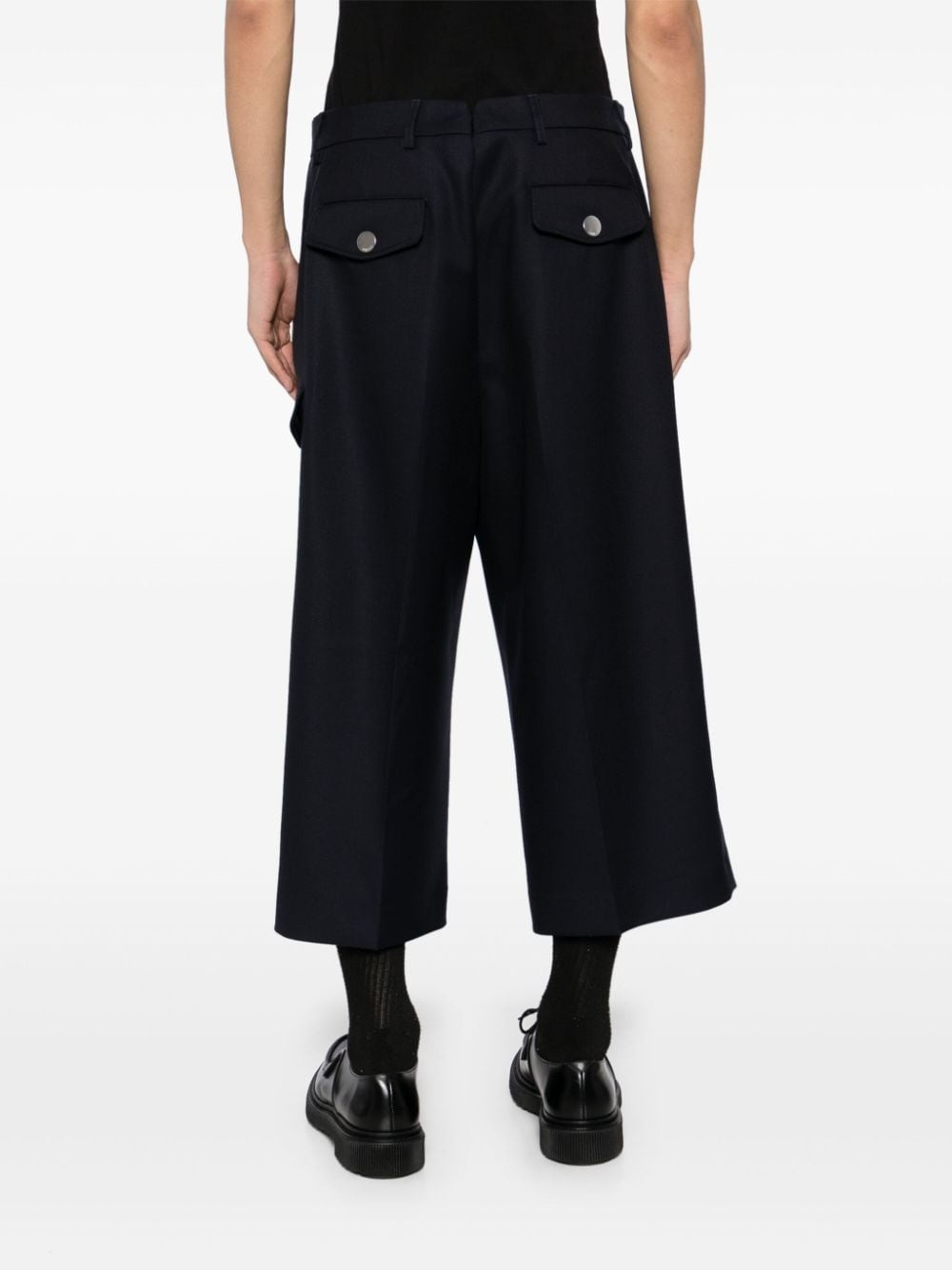 button fastening shorts - 4