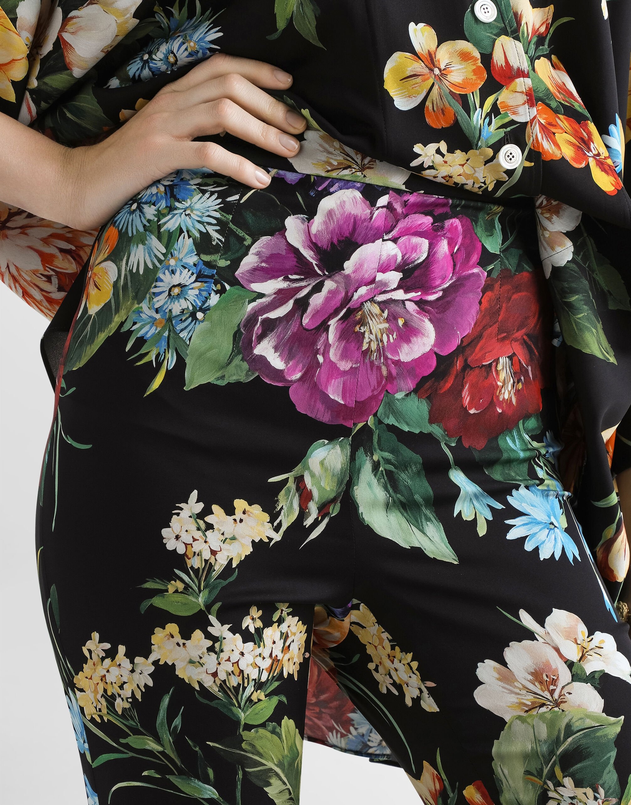 Flower bouquet-print charmeuse pants - 4
