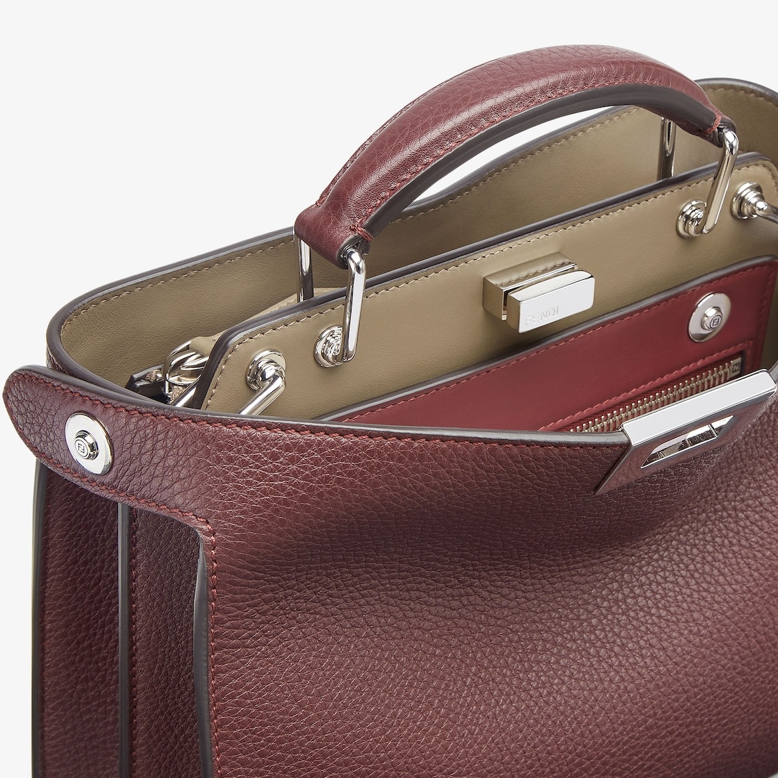 Small iconic Peekaboo ISeeU bag, made of dark red Cuoio Romano leather. The interior is organized in - 6