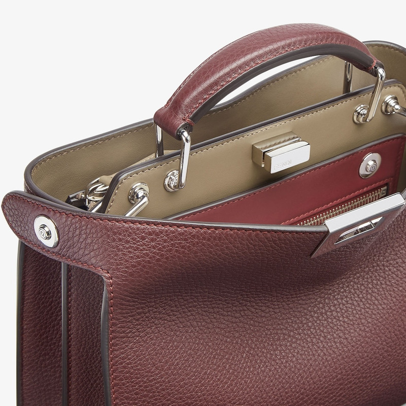 FENDI Small iconic Peekaboo ISeeU bag, made of dark red Cuoio Romano leather. The interior is organized in outlook