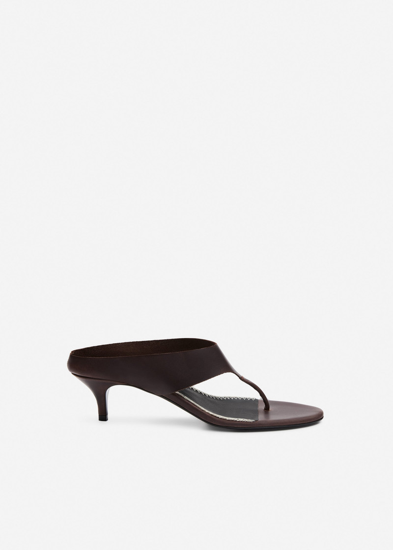 Thong sandals in brown leather 1