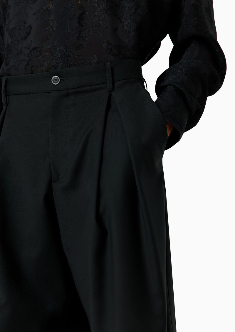 ASV super-light sustainable virgin-wool Bermuda shorts with godet pleats 5