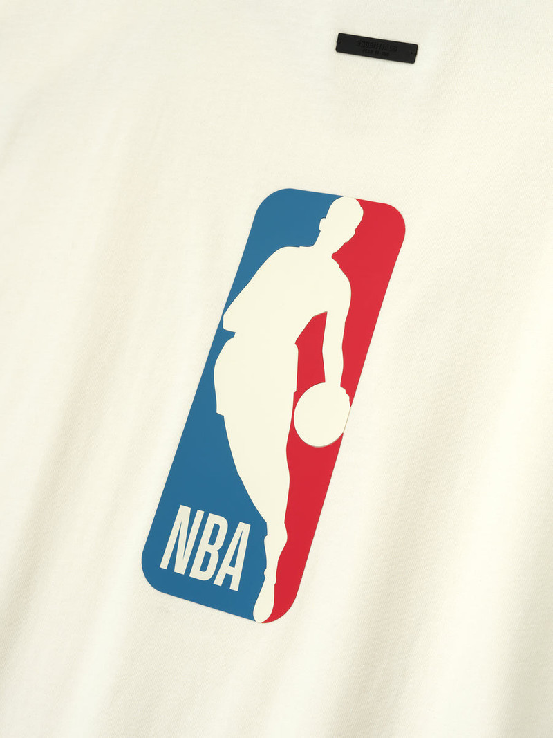 ESSENTIALS NBA 90s Tee outlook