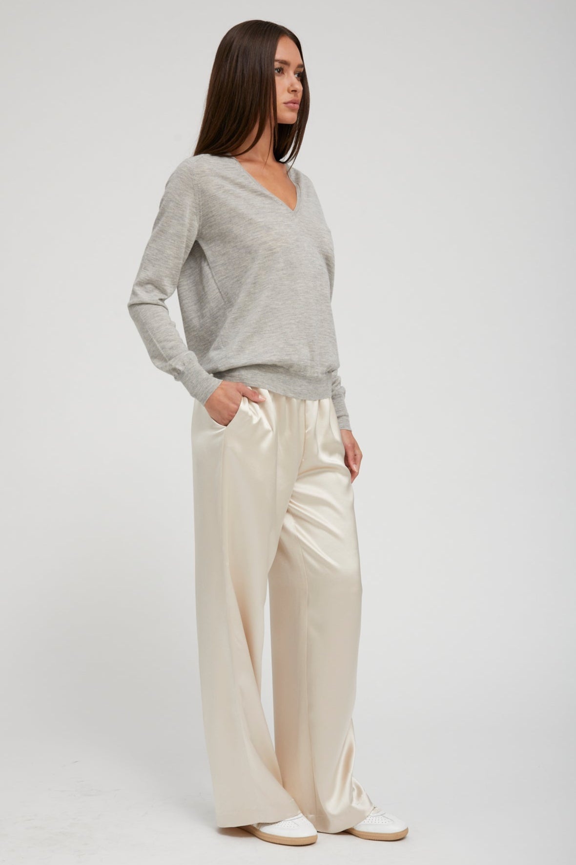 OXFORD CASHMERE V-NECK SWEATER - 3