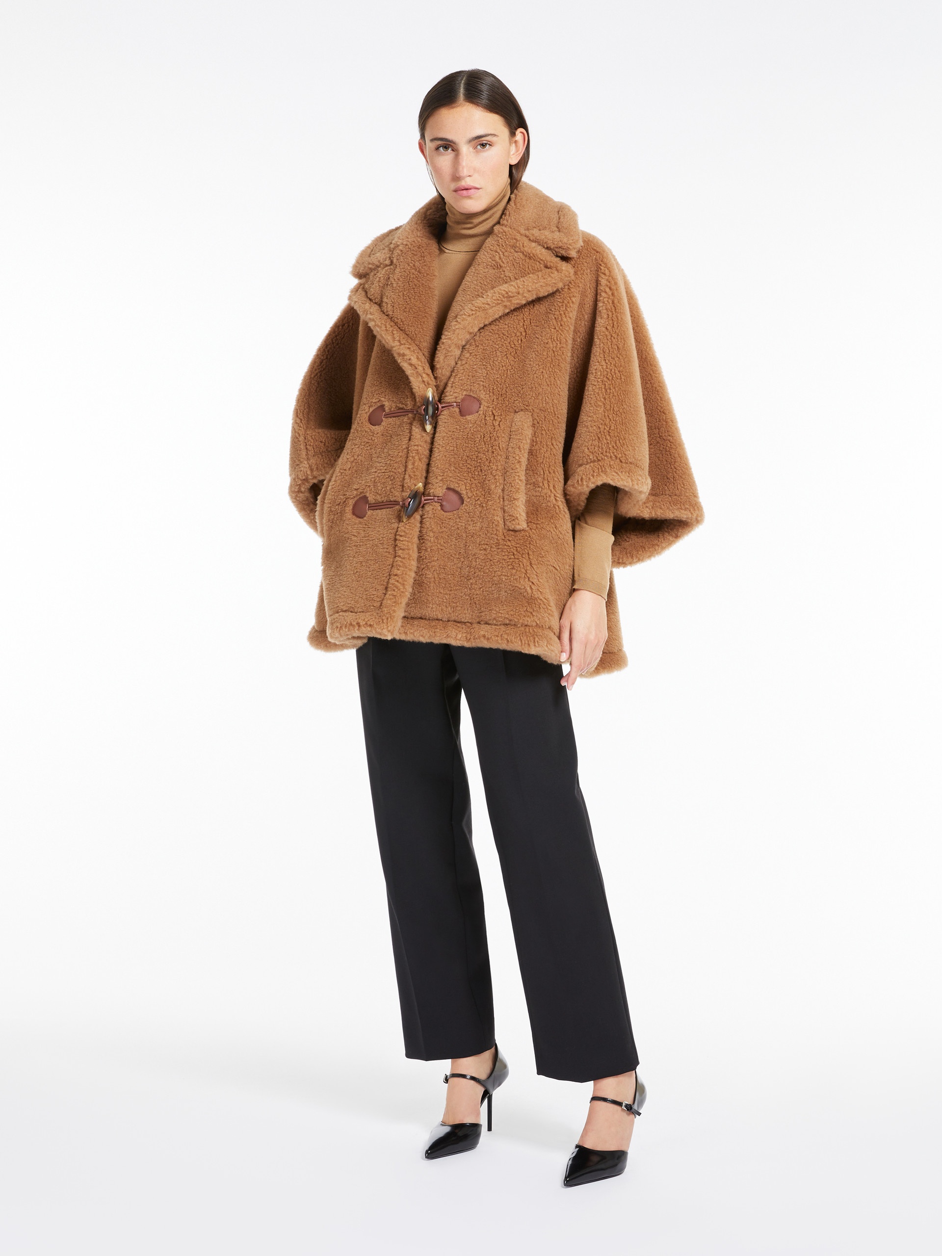 Max Mara GEORGE Teddy fabric cape | REVERSIBLE