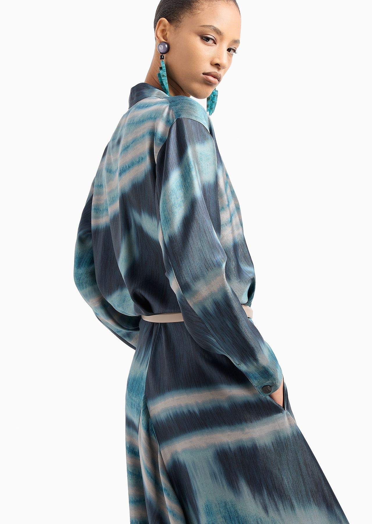 Silk twill dress with a gradient print - 7