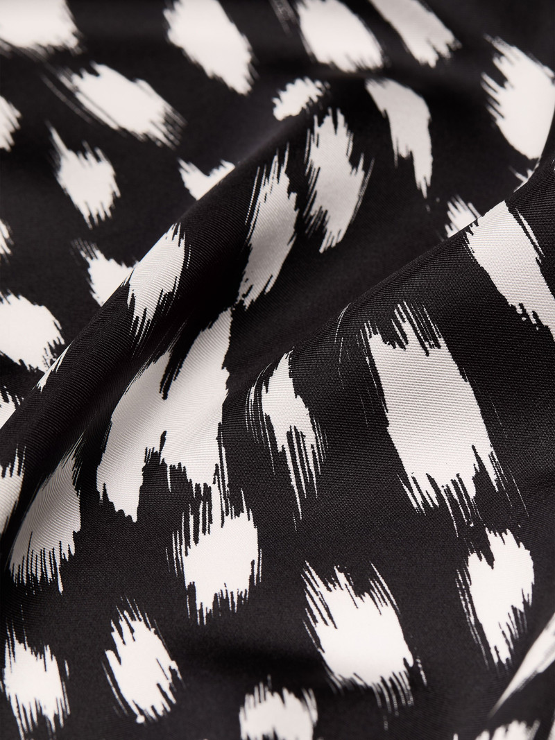 Givenchy SQUARE IN SILK WITH ANIMAL PRINT outlook