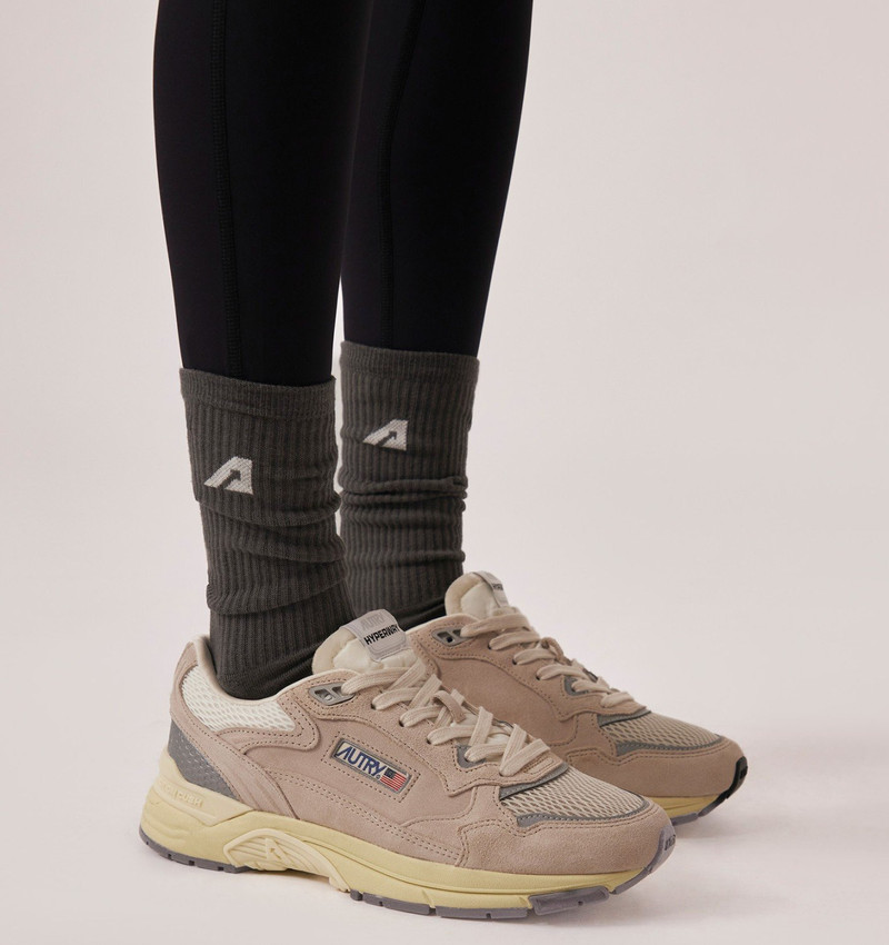 AUTRY HYPERWAY SNEAKERS IN SAND BROWN AND SILVER-TONE SUEDE AND MESH outlook