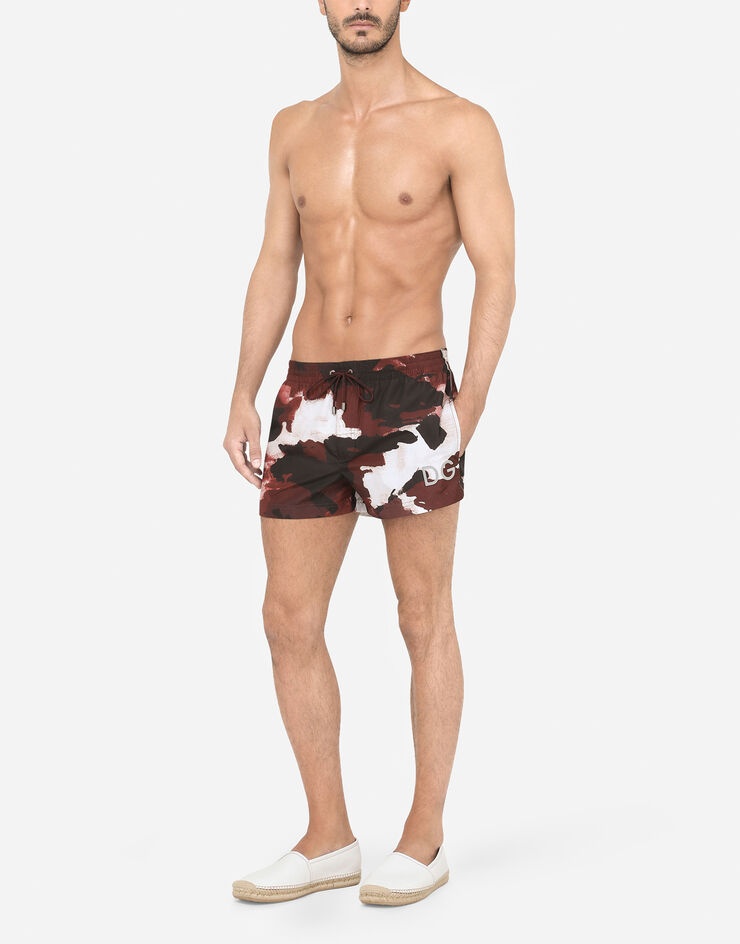 Short swim trunks with camouflage print - 2