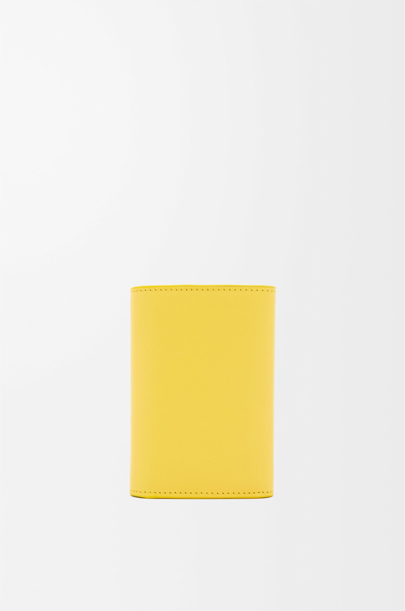 Pebble small vertical wallet in shiny nappa calfskin 4