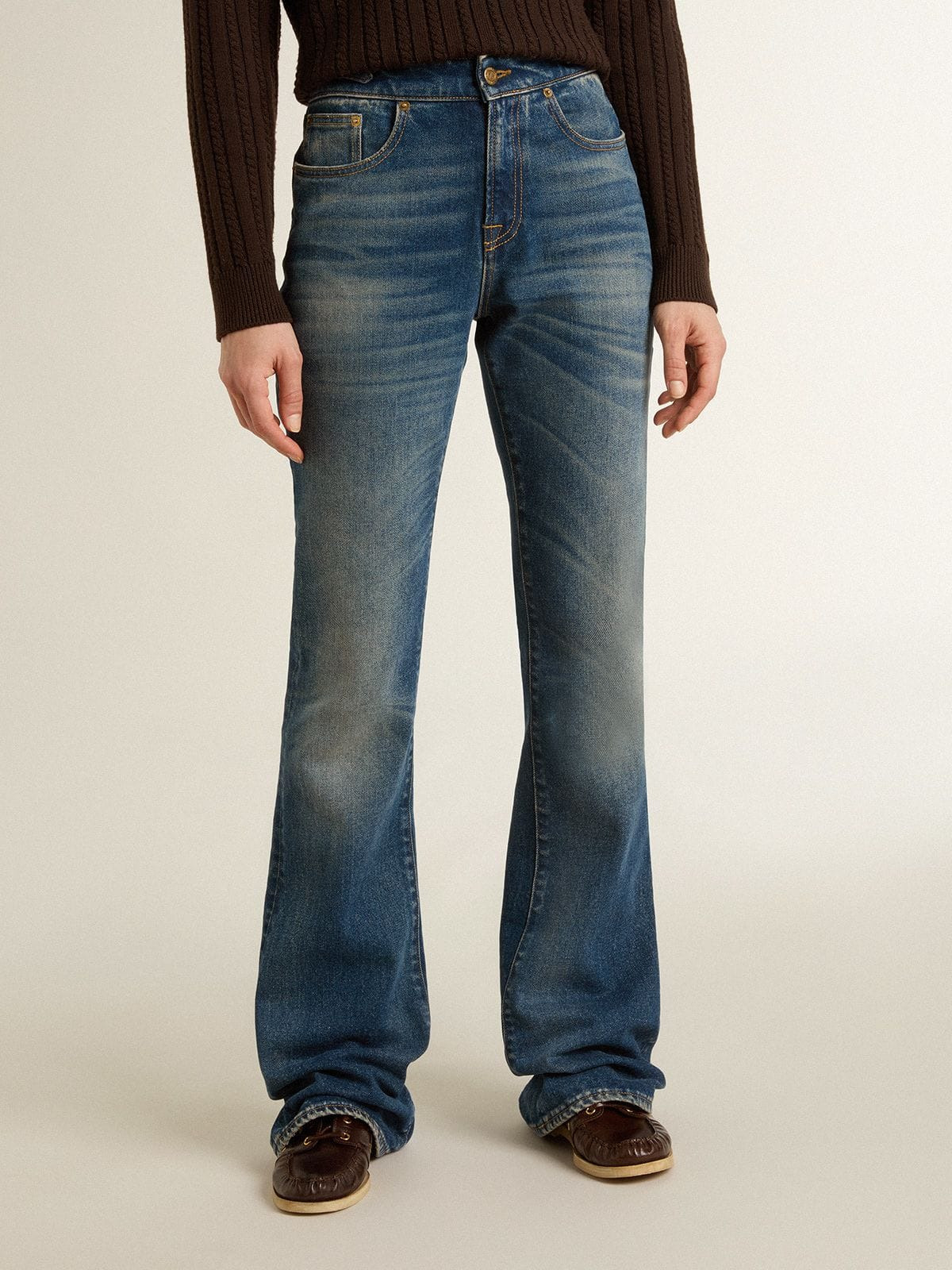 Women's bootcut jeans with a vintage wash and metallic details - 2