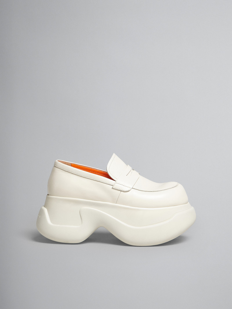 WHITE LEATHER ARAS 23 CHUNKY MOCASSIN 1